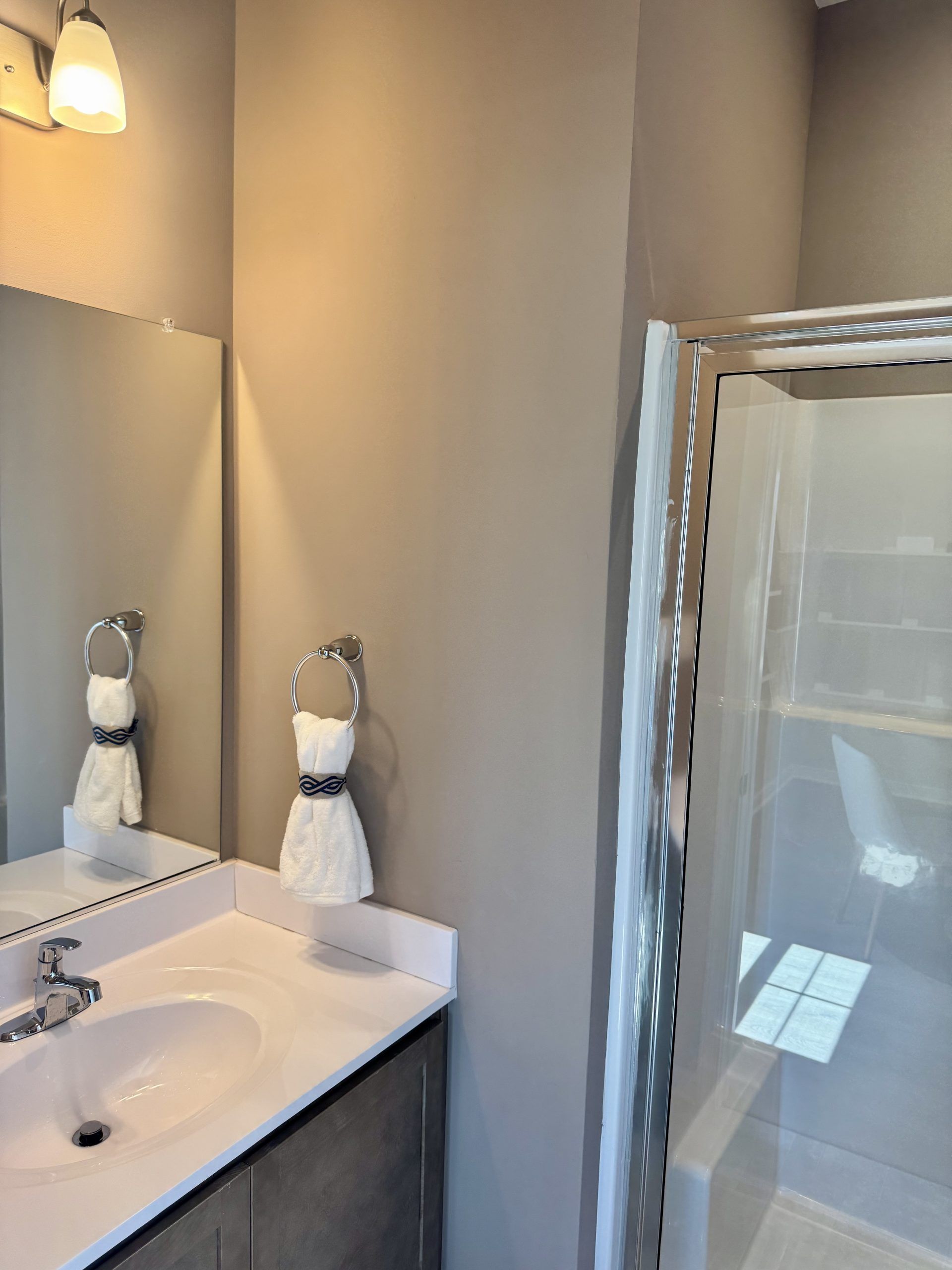002 HHHunt Homes Donovan First Floor Guest Bath
