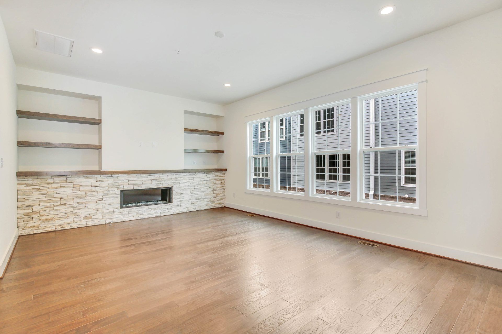 009_Newport_Family Rm