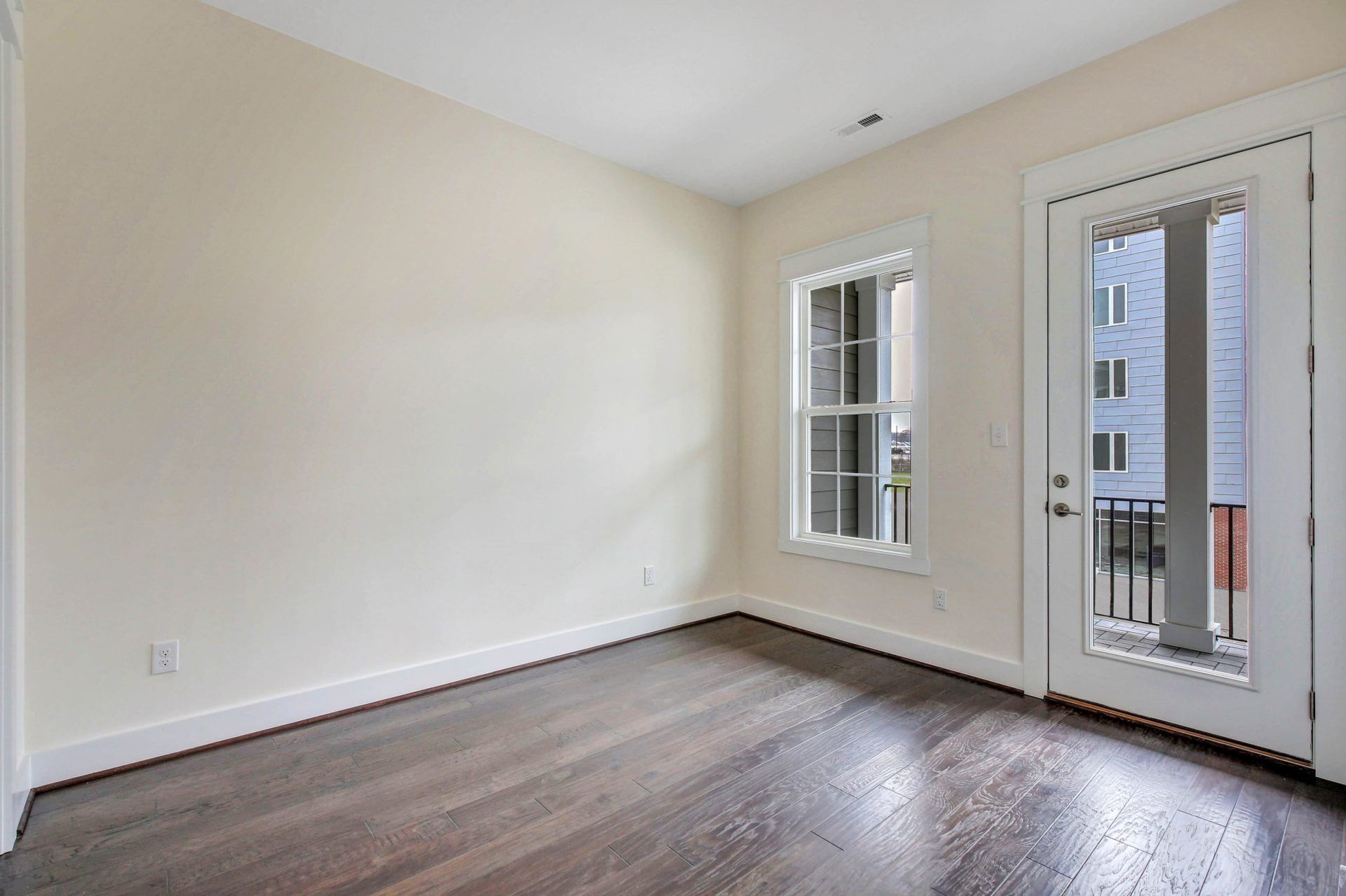 012_Newport_Dining Area
