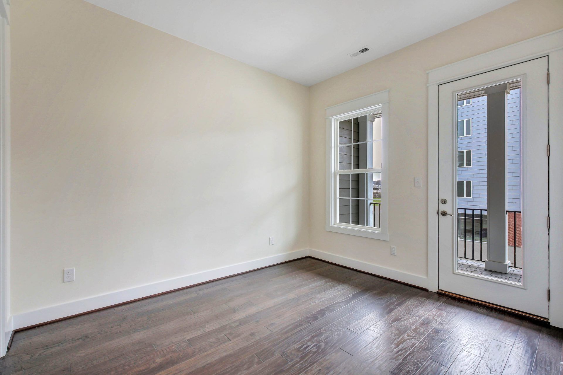 012_Newport_Dining Area