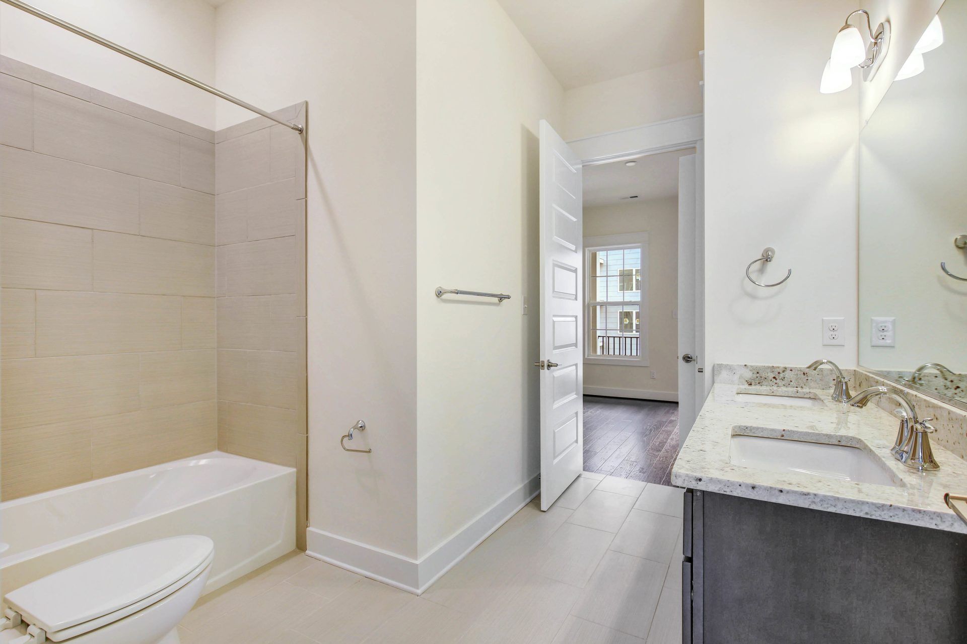 015_Newport_Shared Bath