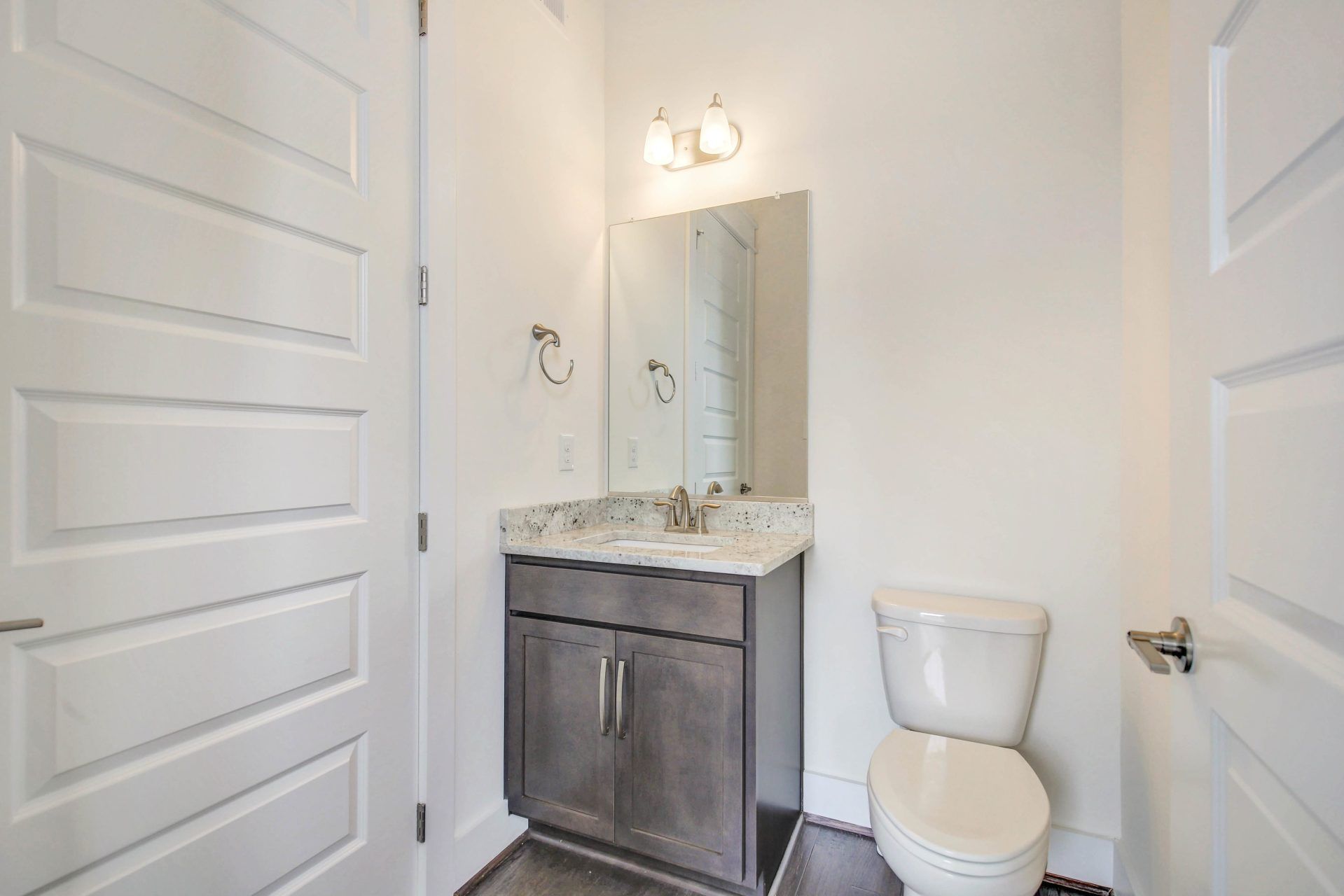 023_Newport_Powder Room