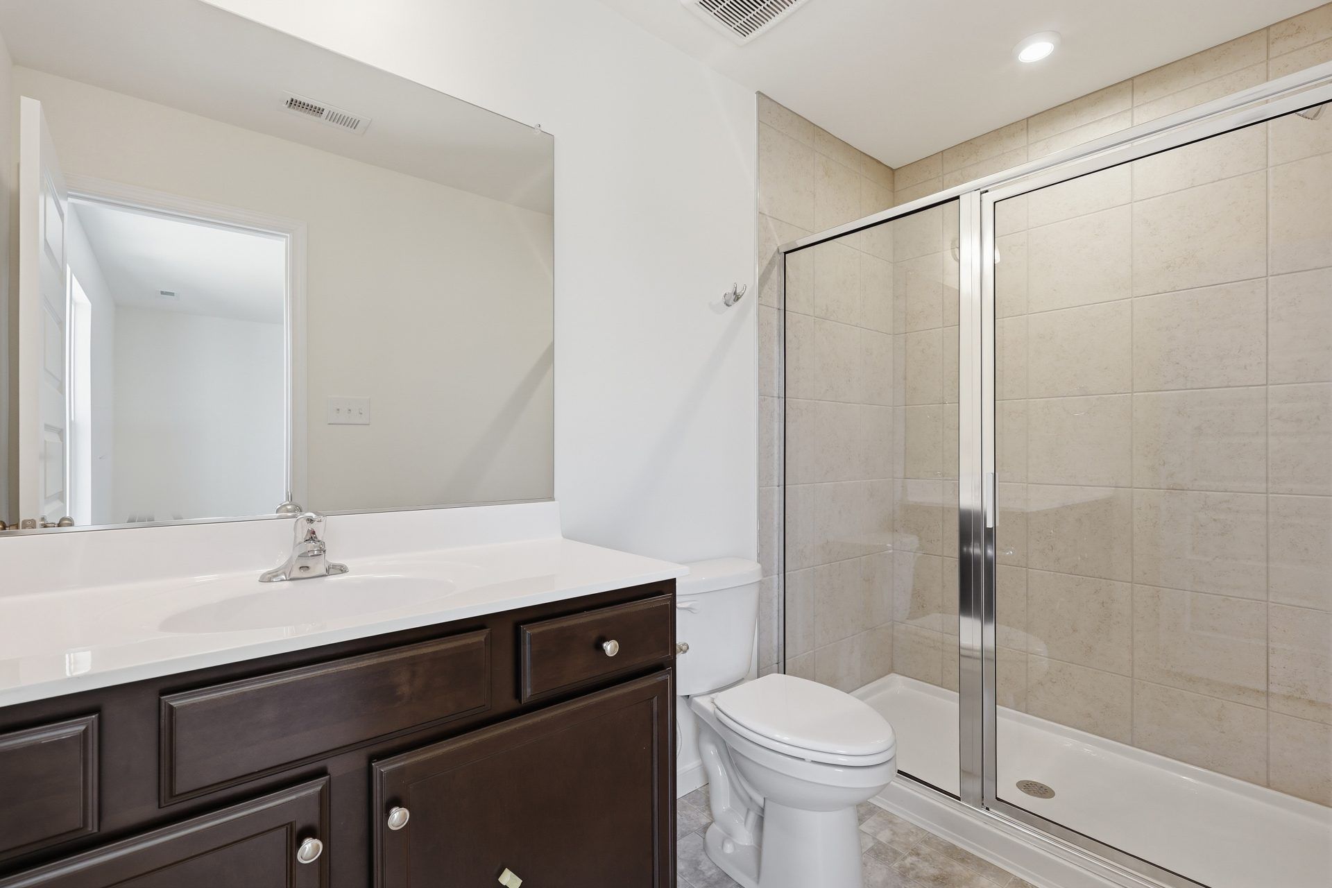 016 HHHunt Homes Haywood Optional Full Guest Bath on second floor