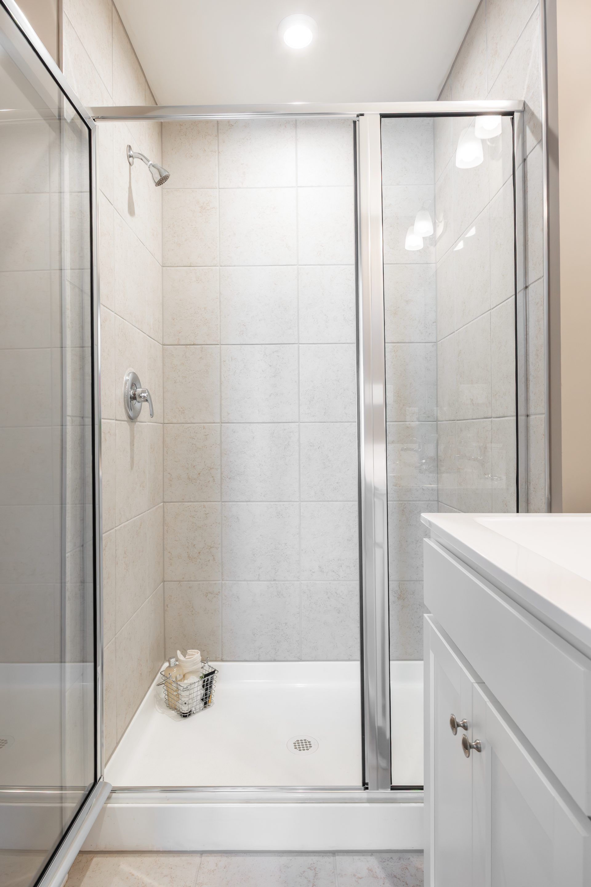 025 HHHunt Homes Donovan Primary Bath Shower