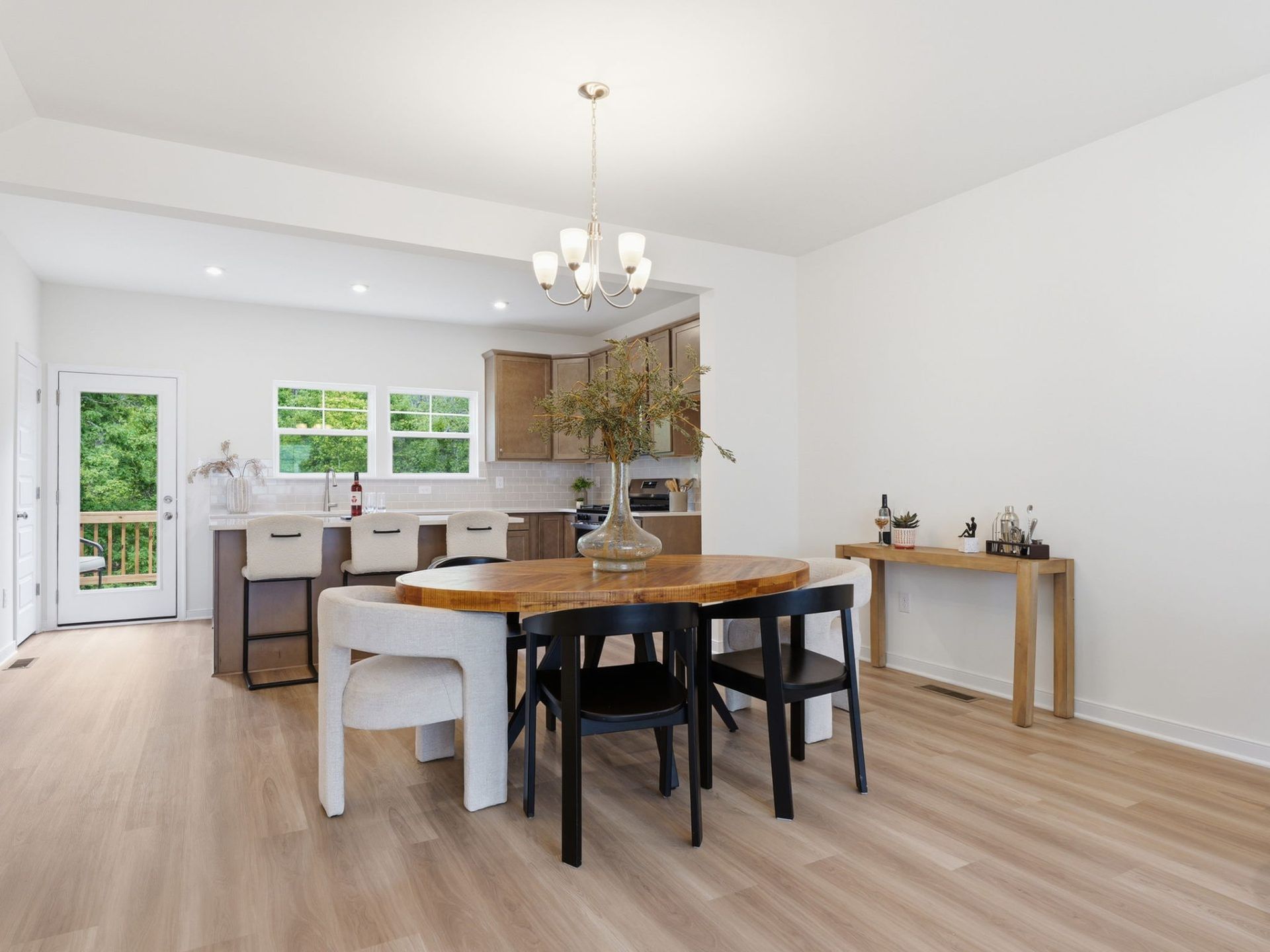 009 HHHunt Homes Amherst Nook and Kitchen