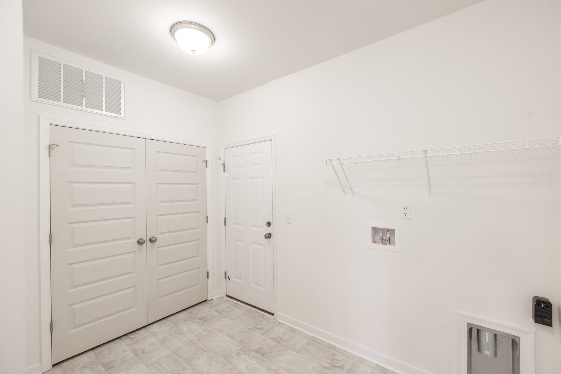 016_Kent_Laundry Room