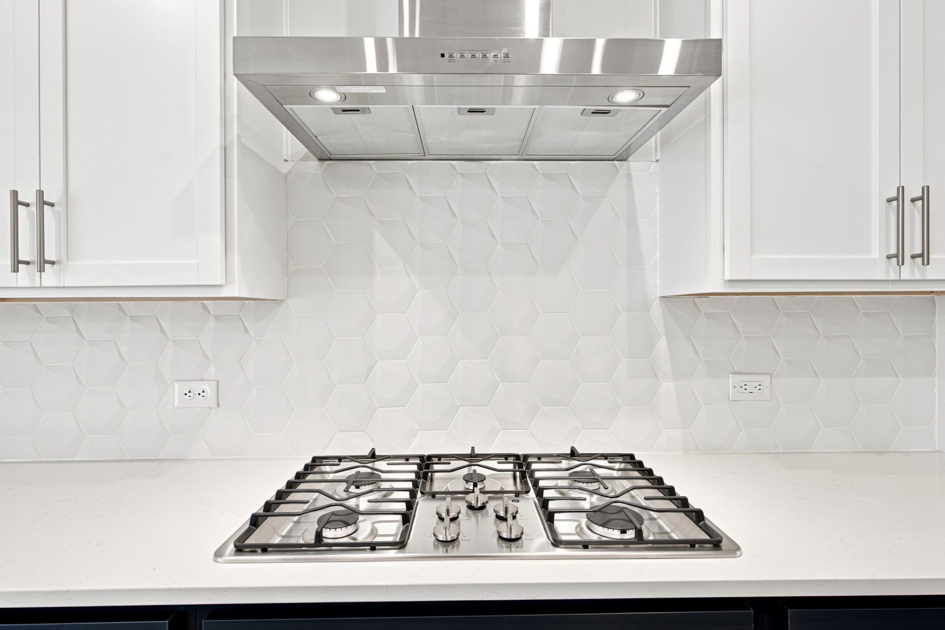 003 HHHunt Homes Grayson Stovetop and Hood Detail