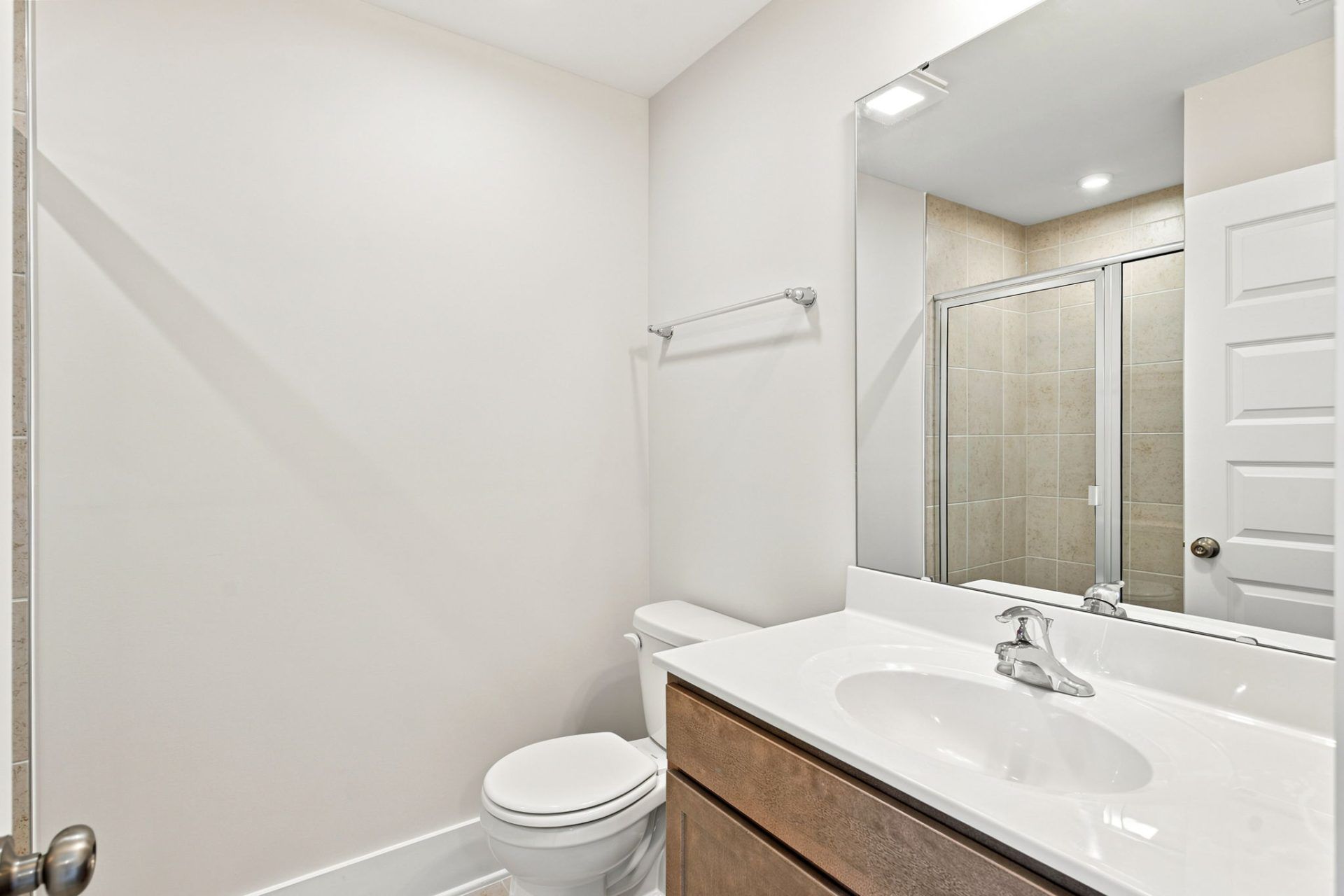031 HHHunt Homes Grayson Bath 3