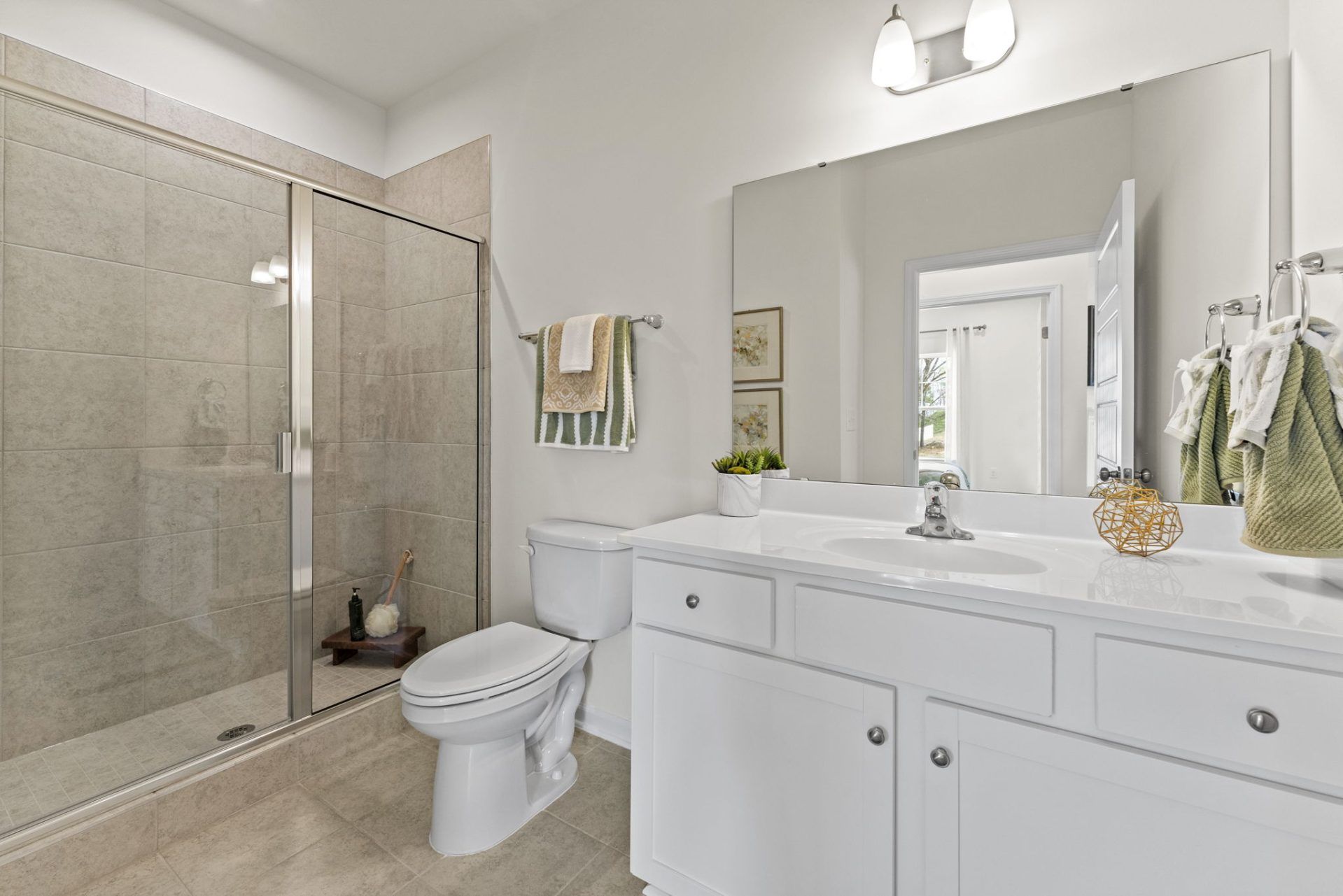 17-Full Bath HHHunt Homes