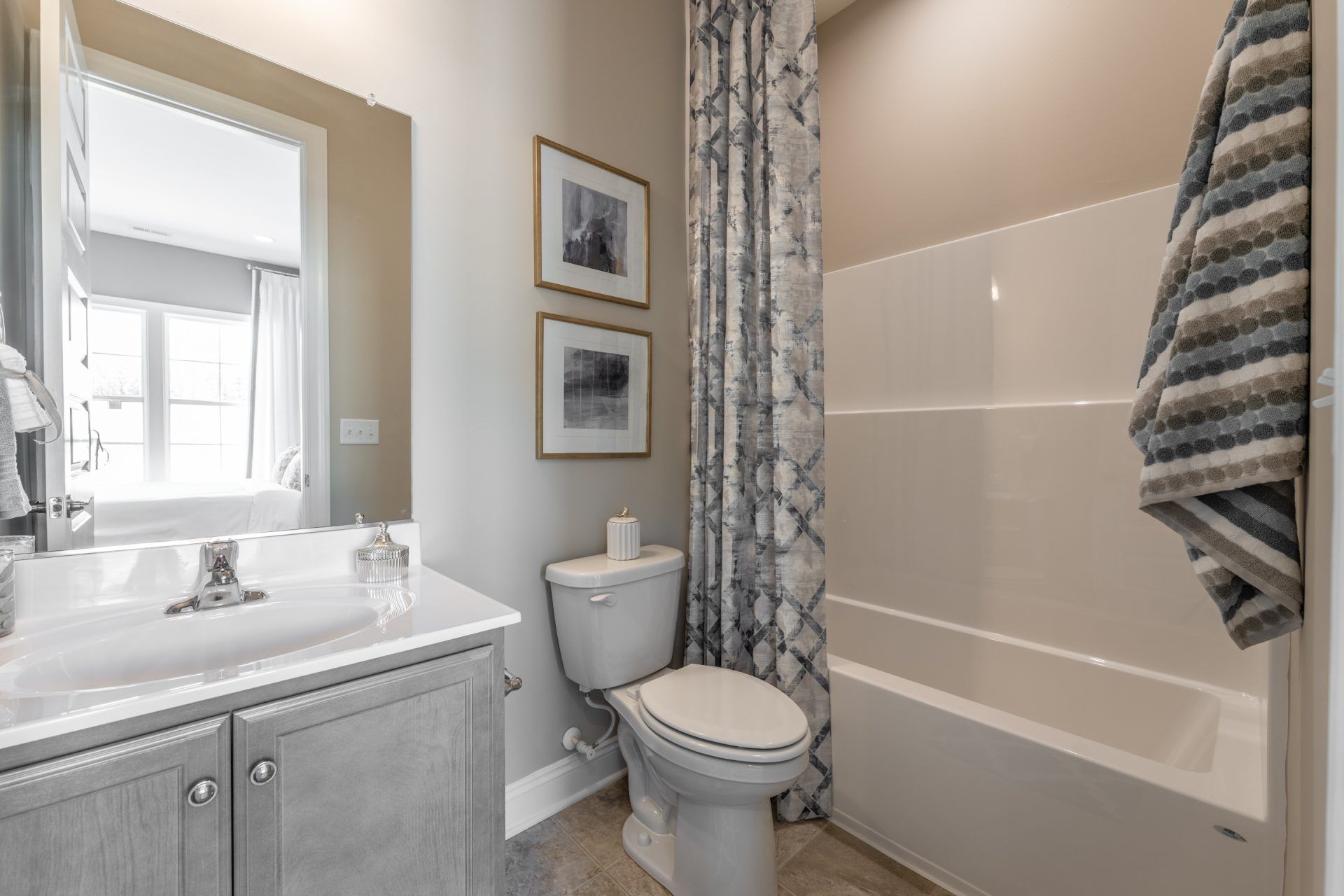 11 HHHunt Homes Retreat Bath 2