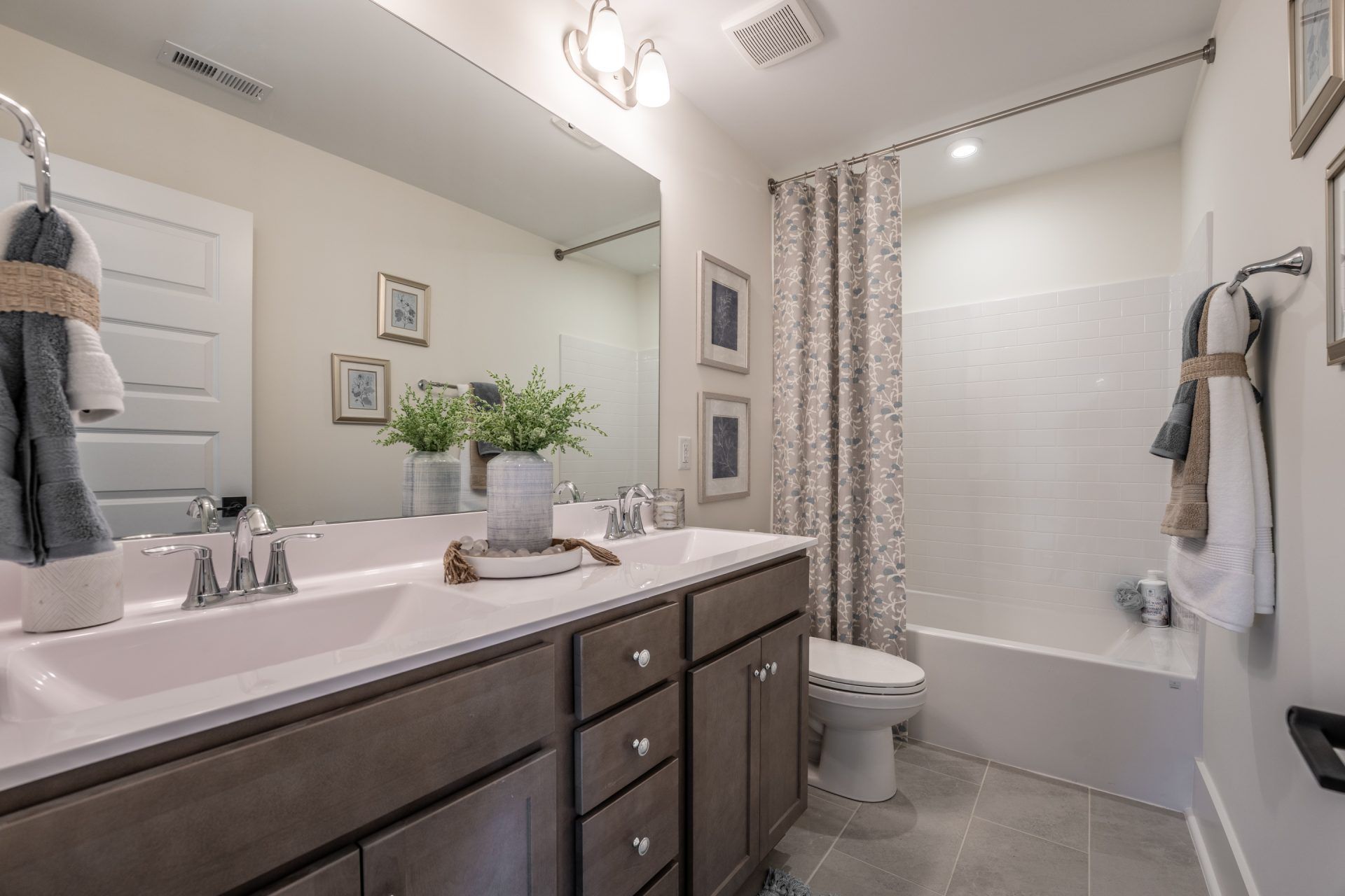 26 HHHunt Homes - Chatham- Second Floor Hall Bathroom