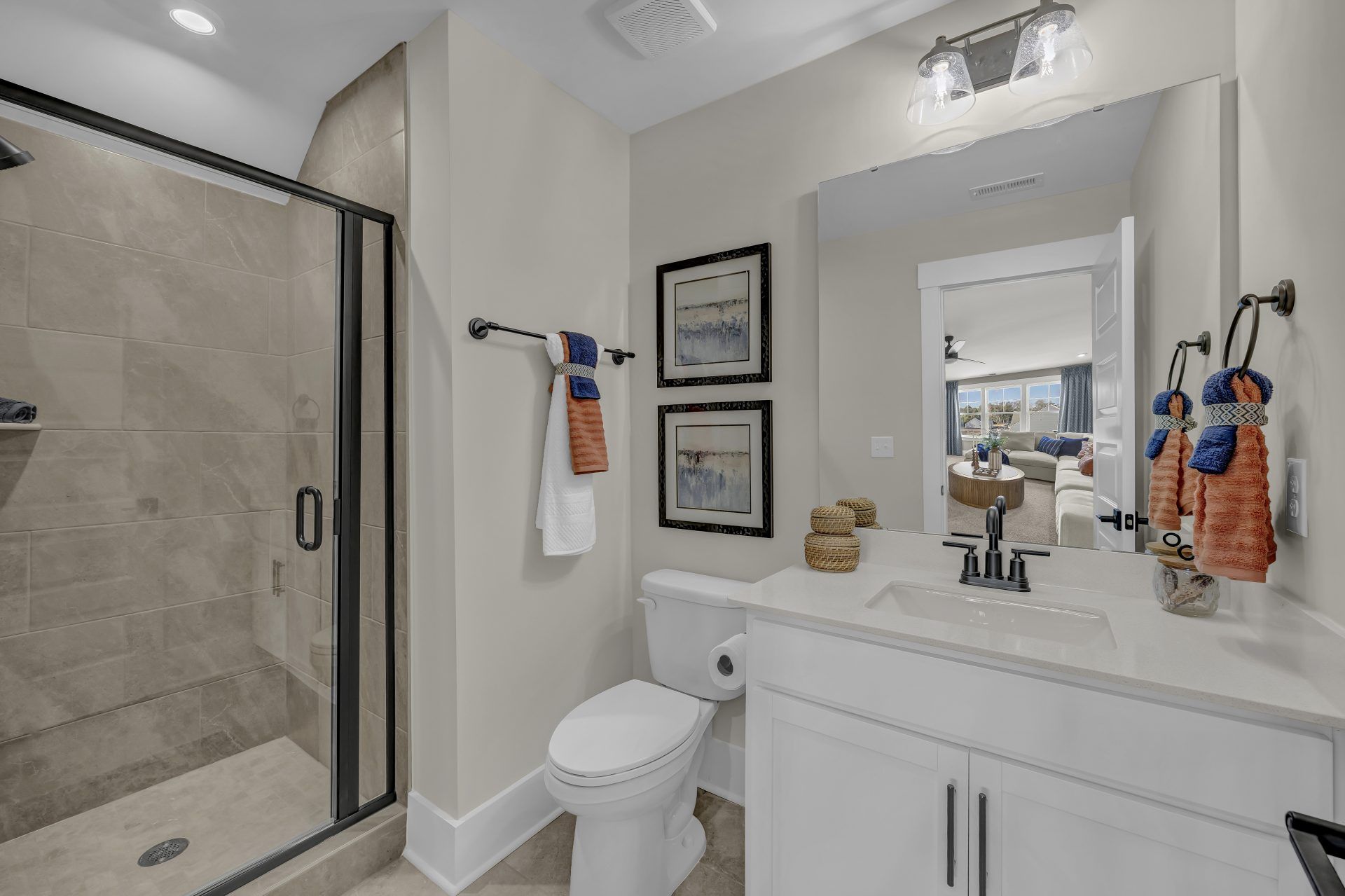 30- HHHunt Homes Grayson Third Floor Full Bathroom