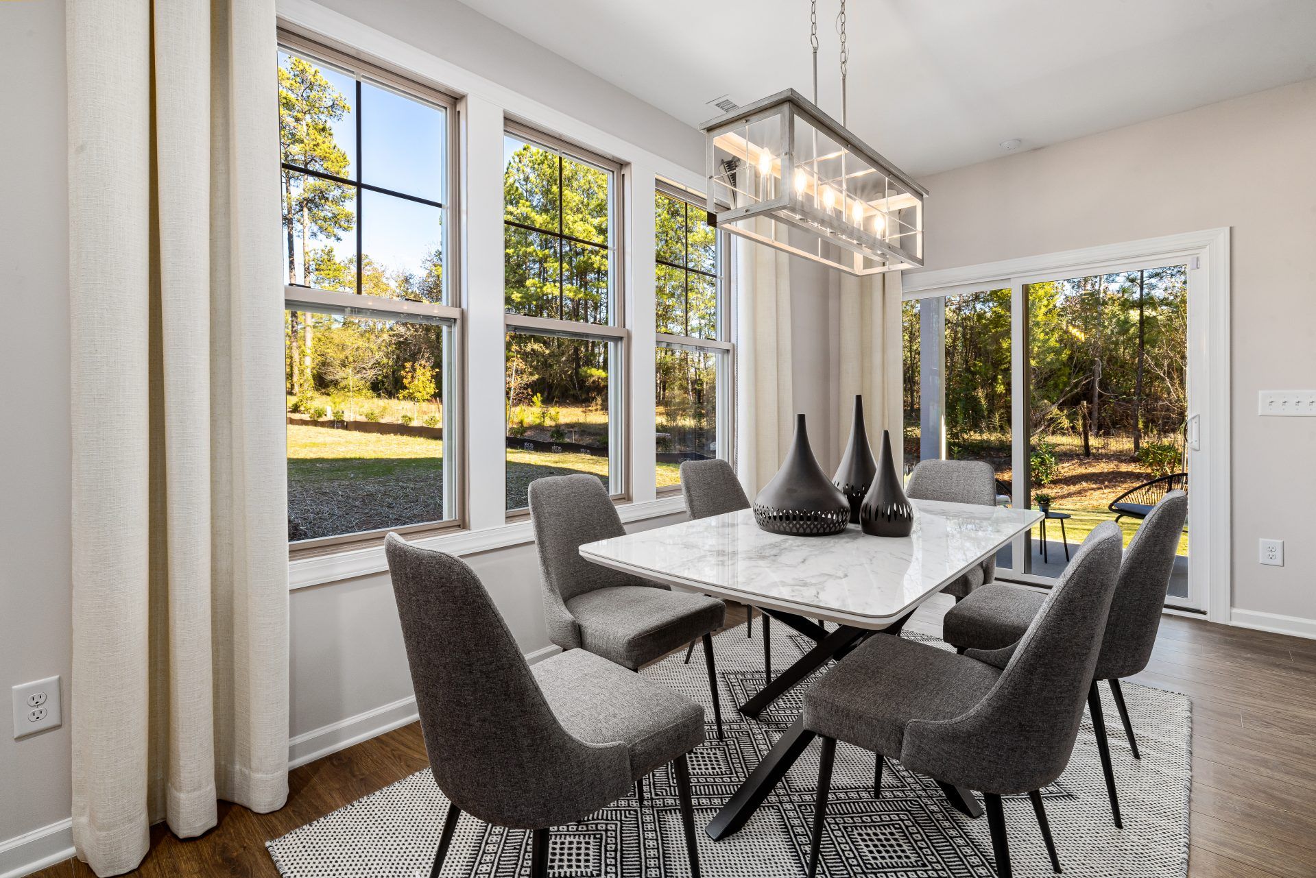 007_Willow_Dining Area