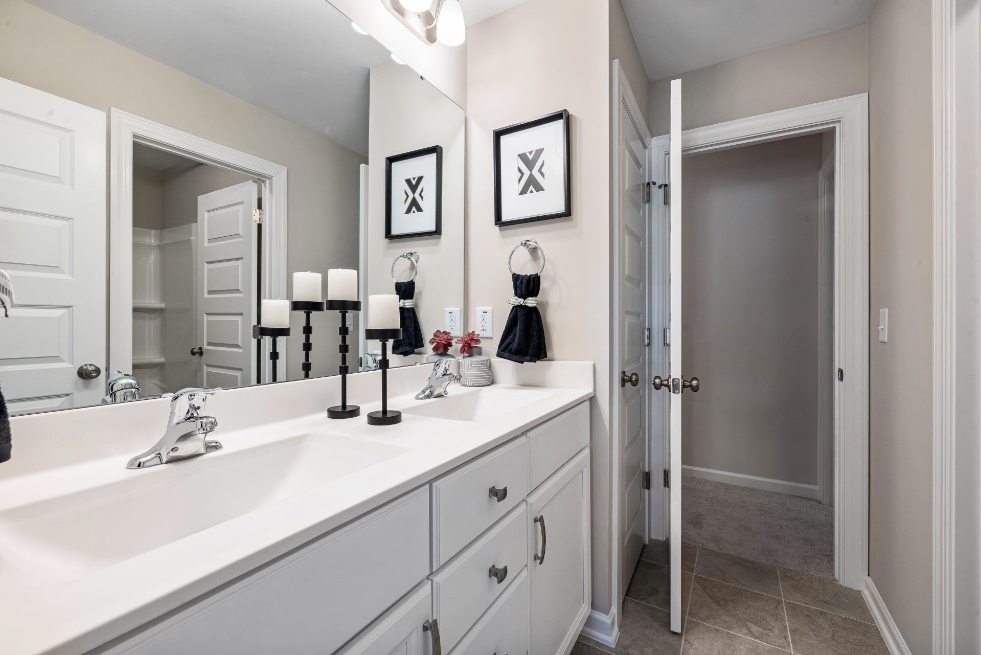 028_Willow_Shared Bathroom