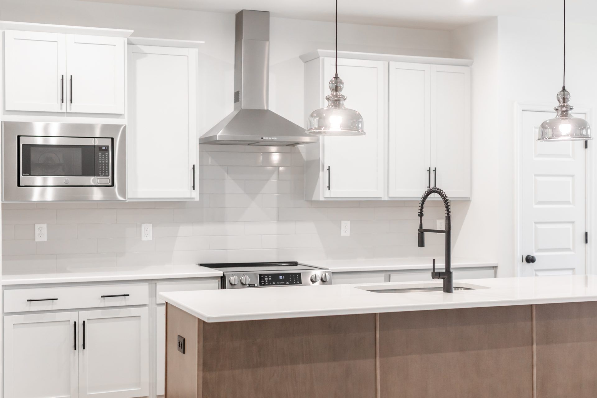 010 HHHunt Homes Corbin Kitchen Cabinetry and Range Hood