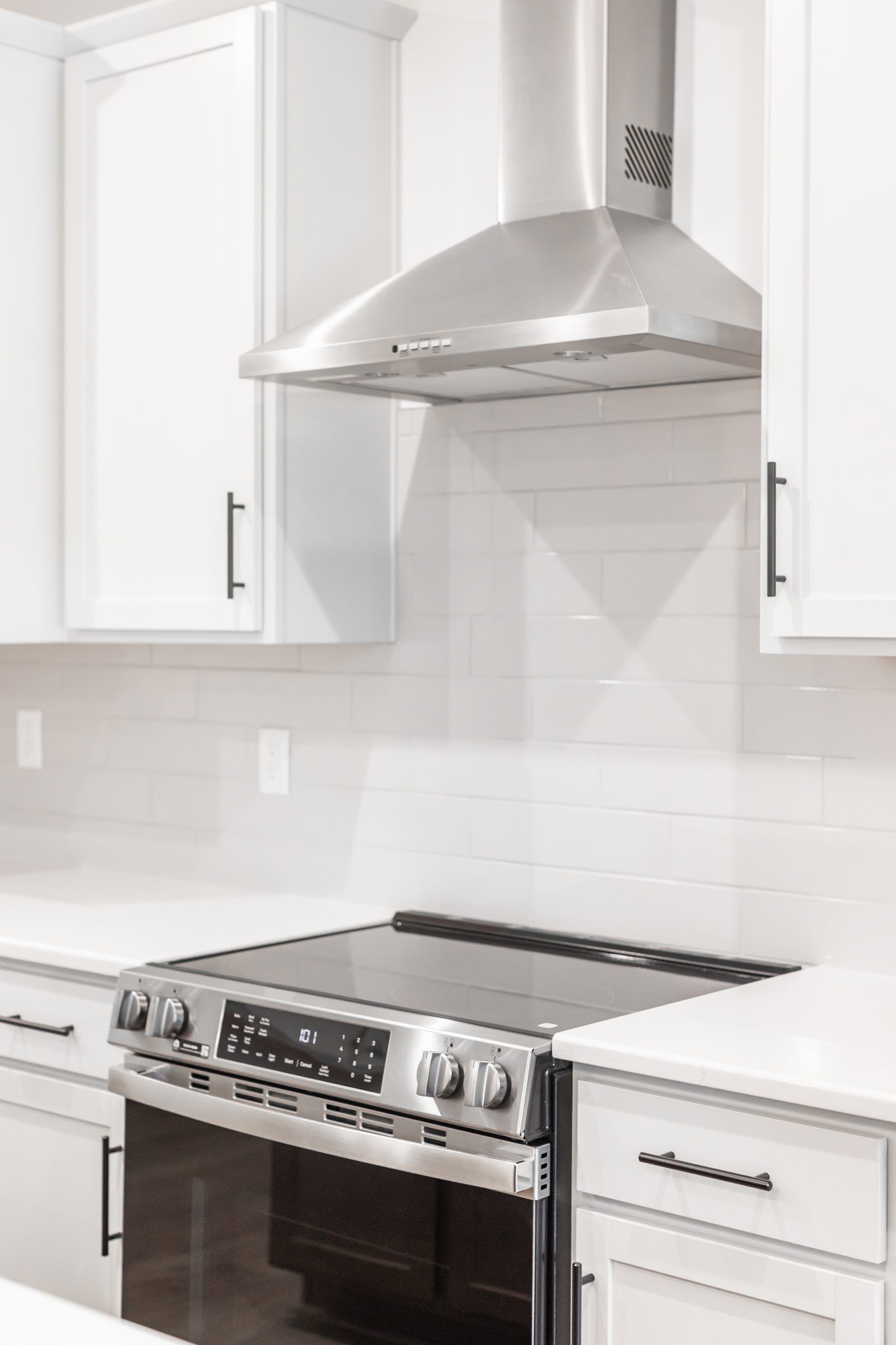 012 HHHunt Homes Corbin Range Hood and Stove