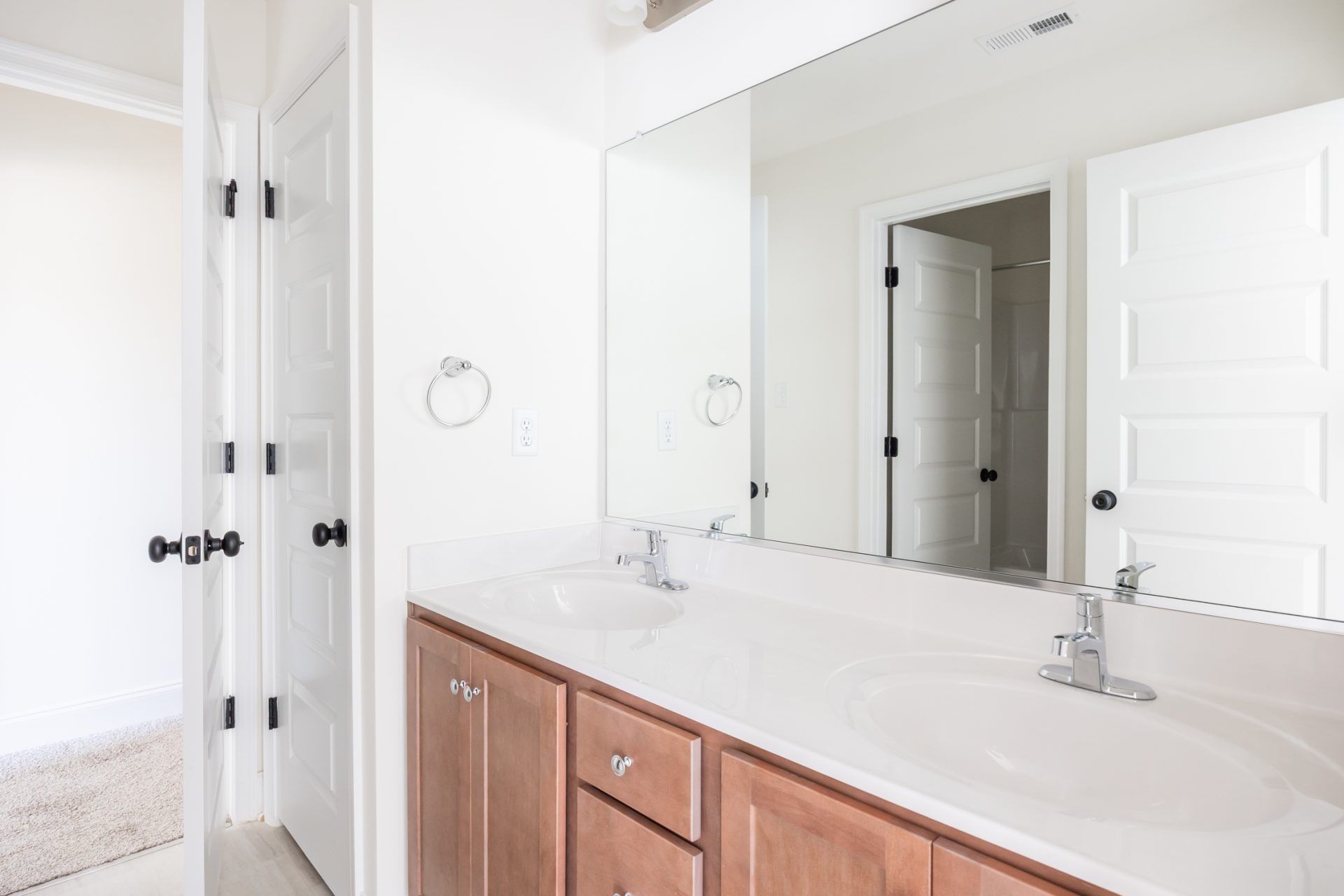 030 HHHunt Homes Corbin Bath 2