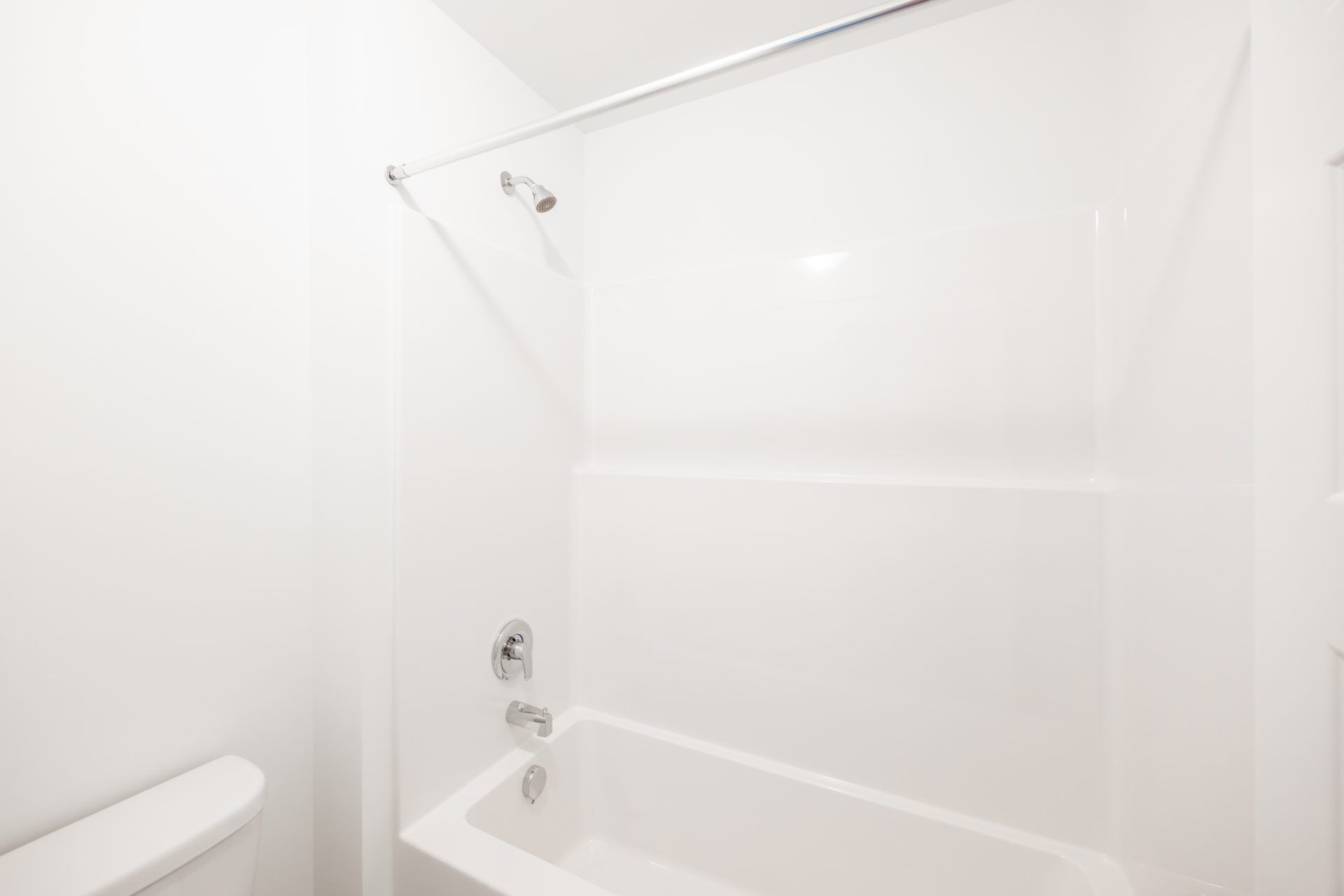 031 HHHunt Homes Corbin Bath 2 Shower