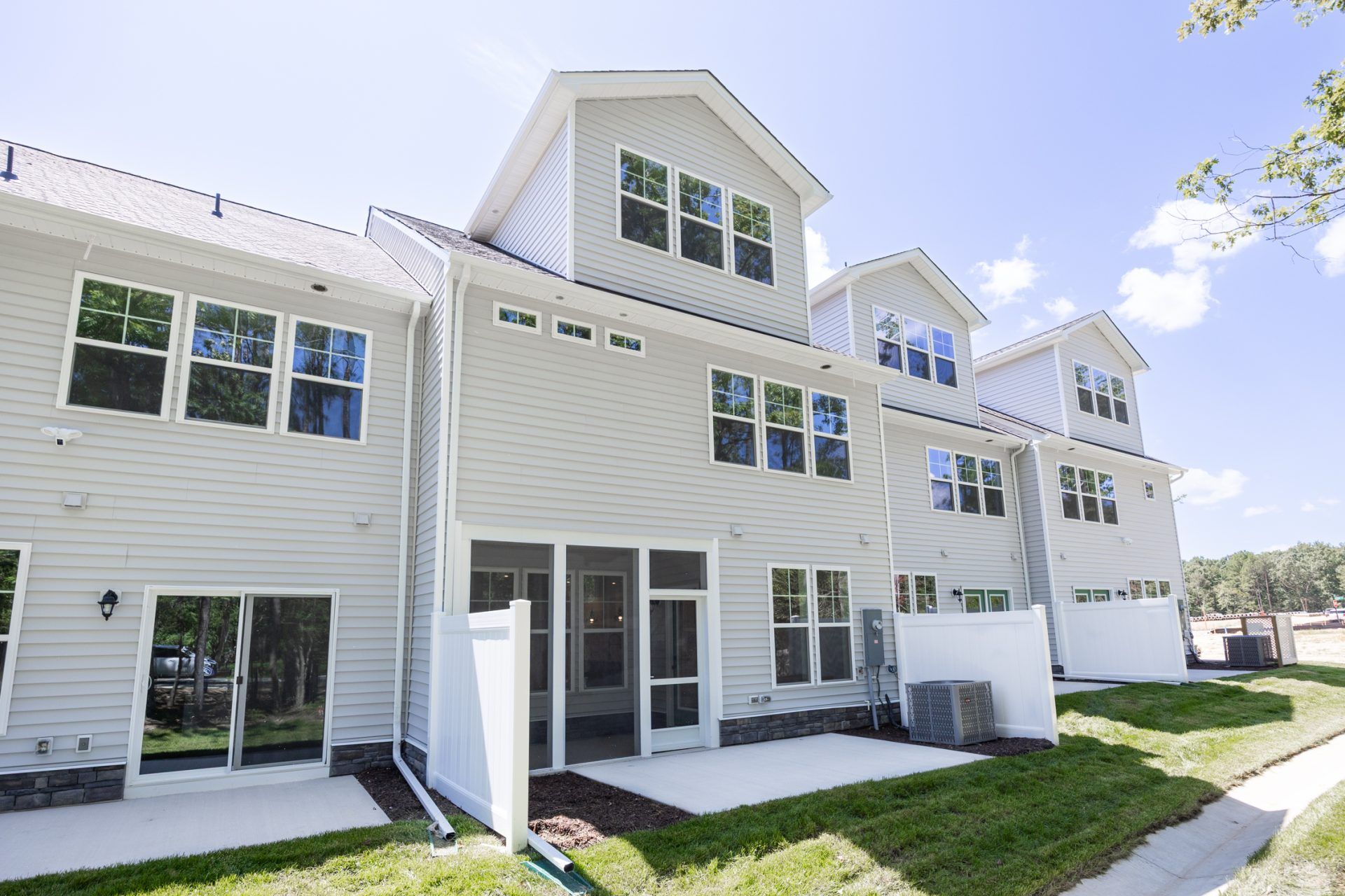 037 HHHunt Homes Corbin Rear Exterior with Screened Patio