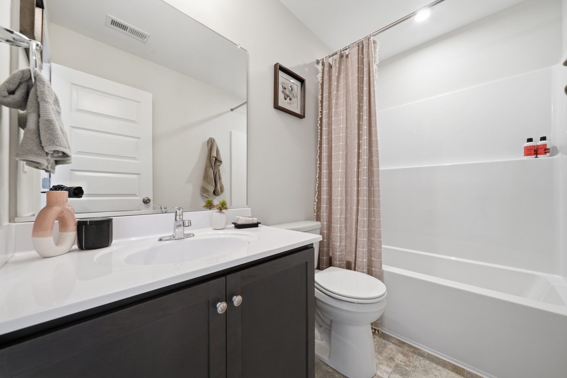025 HHHunt Homes Amherst Full Bath 2
