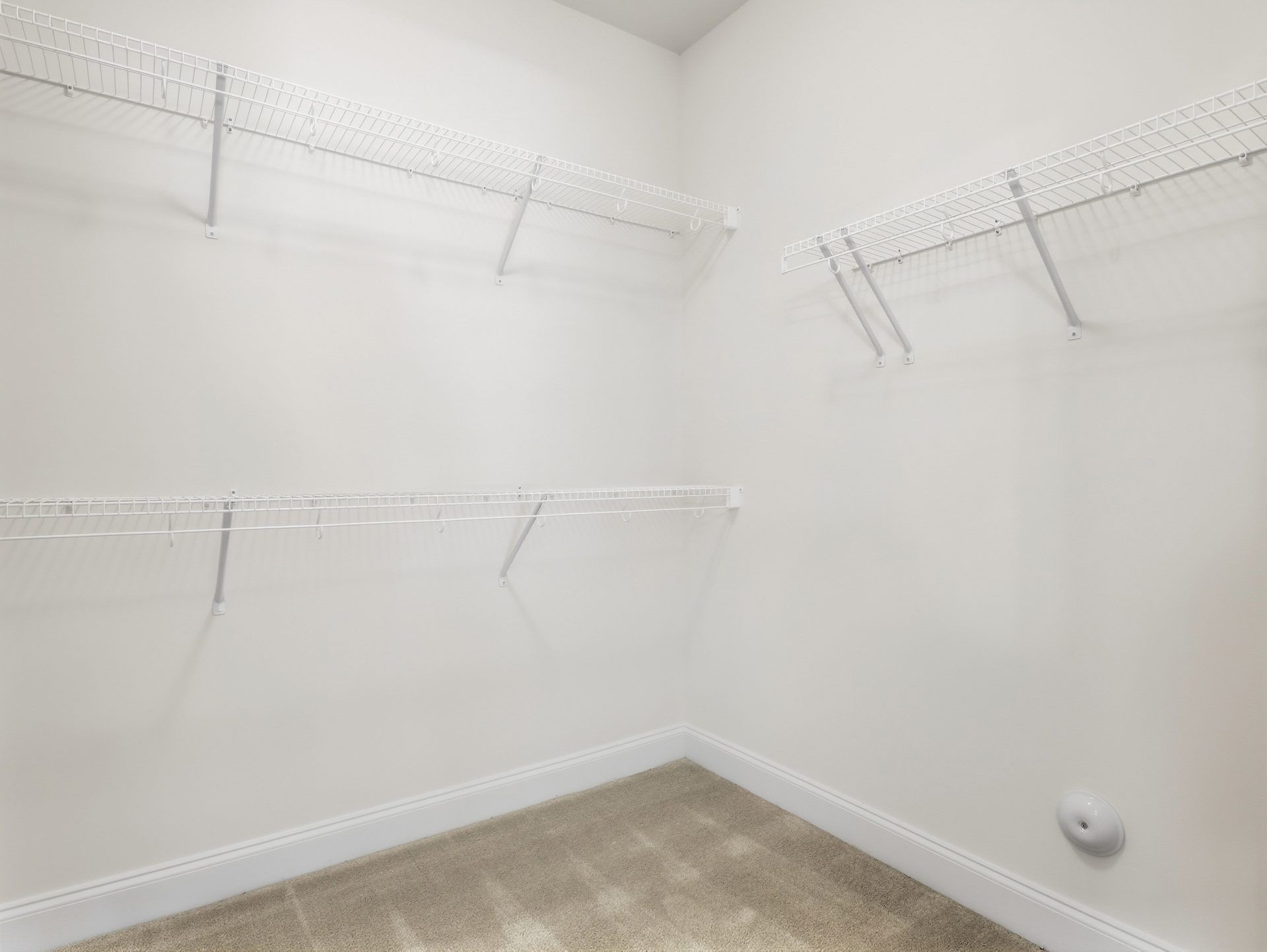 018-HHHuntHomes-Belmont-Primary-Walk-in-Closet