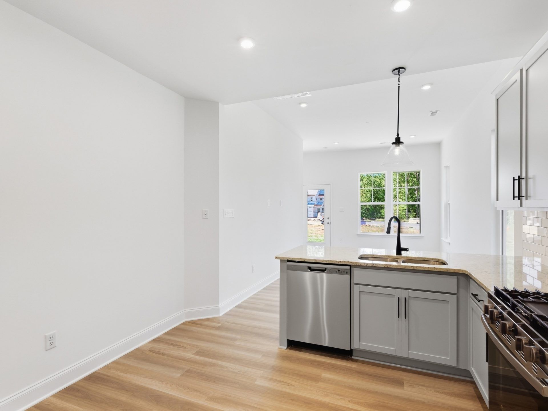 005-HHHuntHomes-Belmont-Kitchen