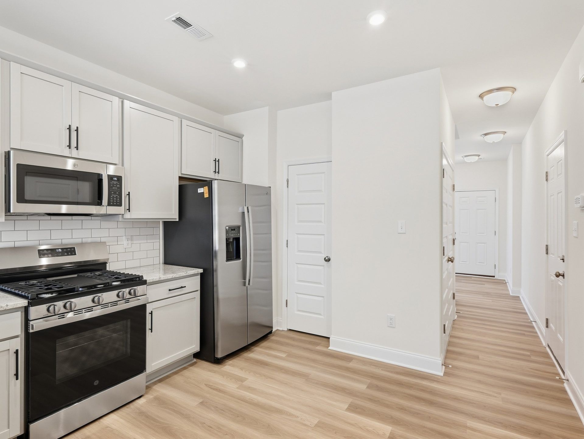 006-HHHuntHomes-Belmont-Kitchen