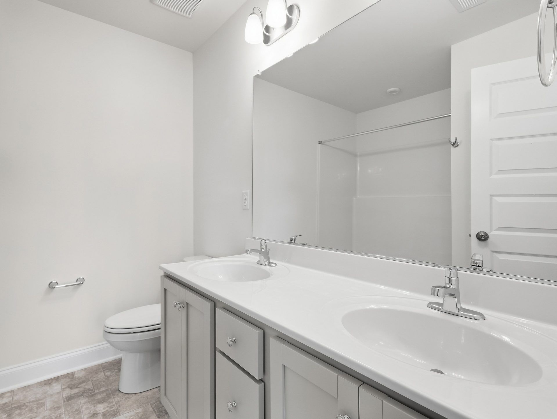 024-HHHuntHomes-Belmont-Full-Bath