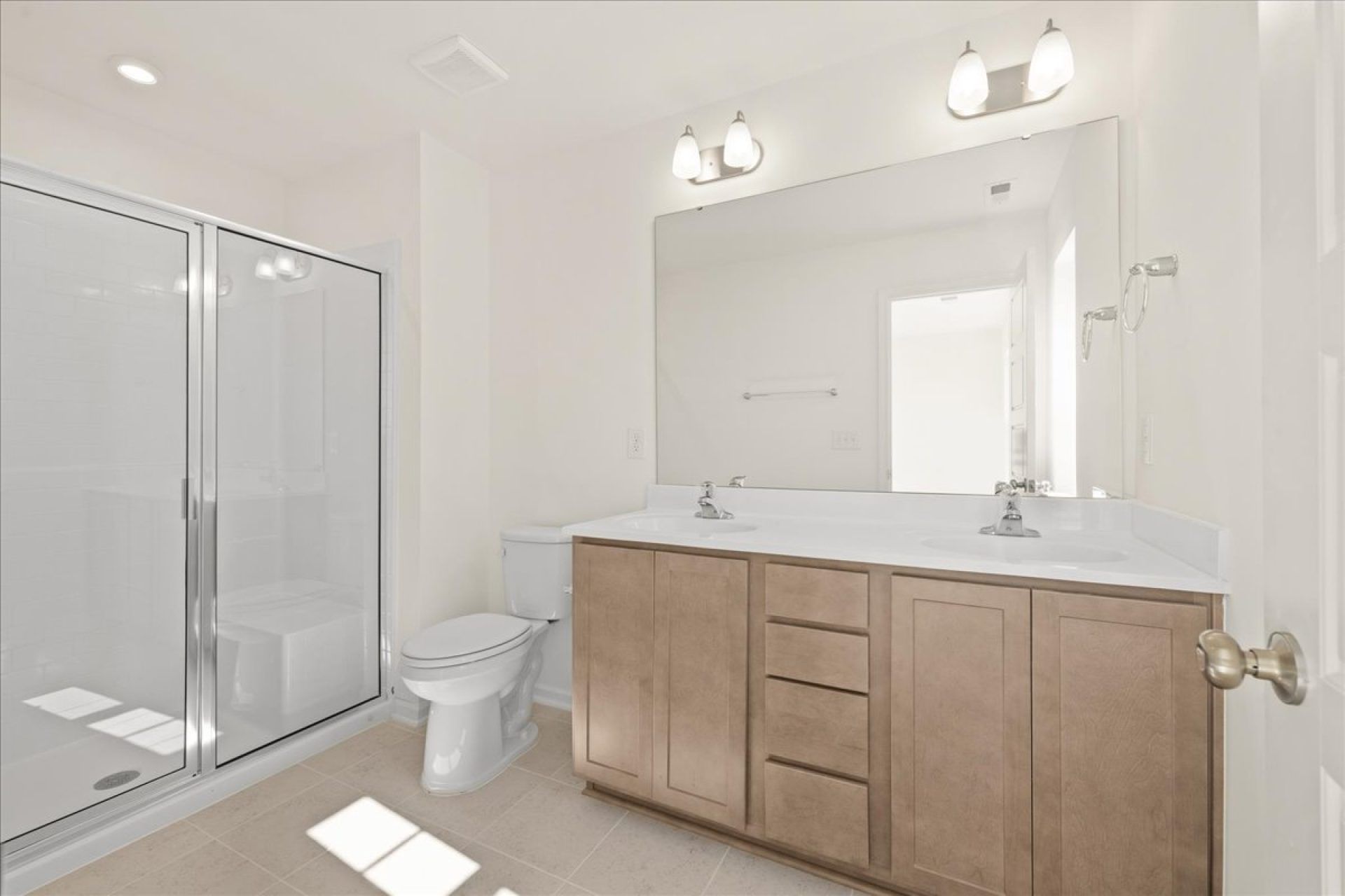 41-HHHunt Homes-Interior Layout-Lot 22-Primary Bath-Whitfield