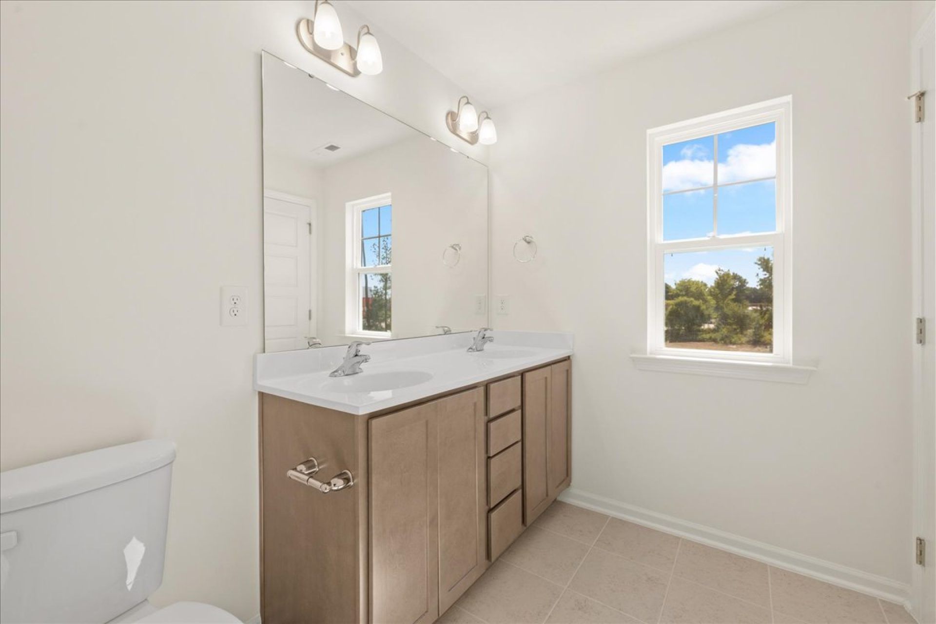 42-HHHunt Homes-Interior Layout-Lot 22-Primary Bathroom 2-Whitfield