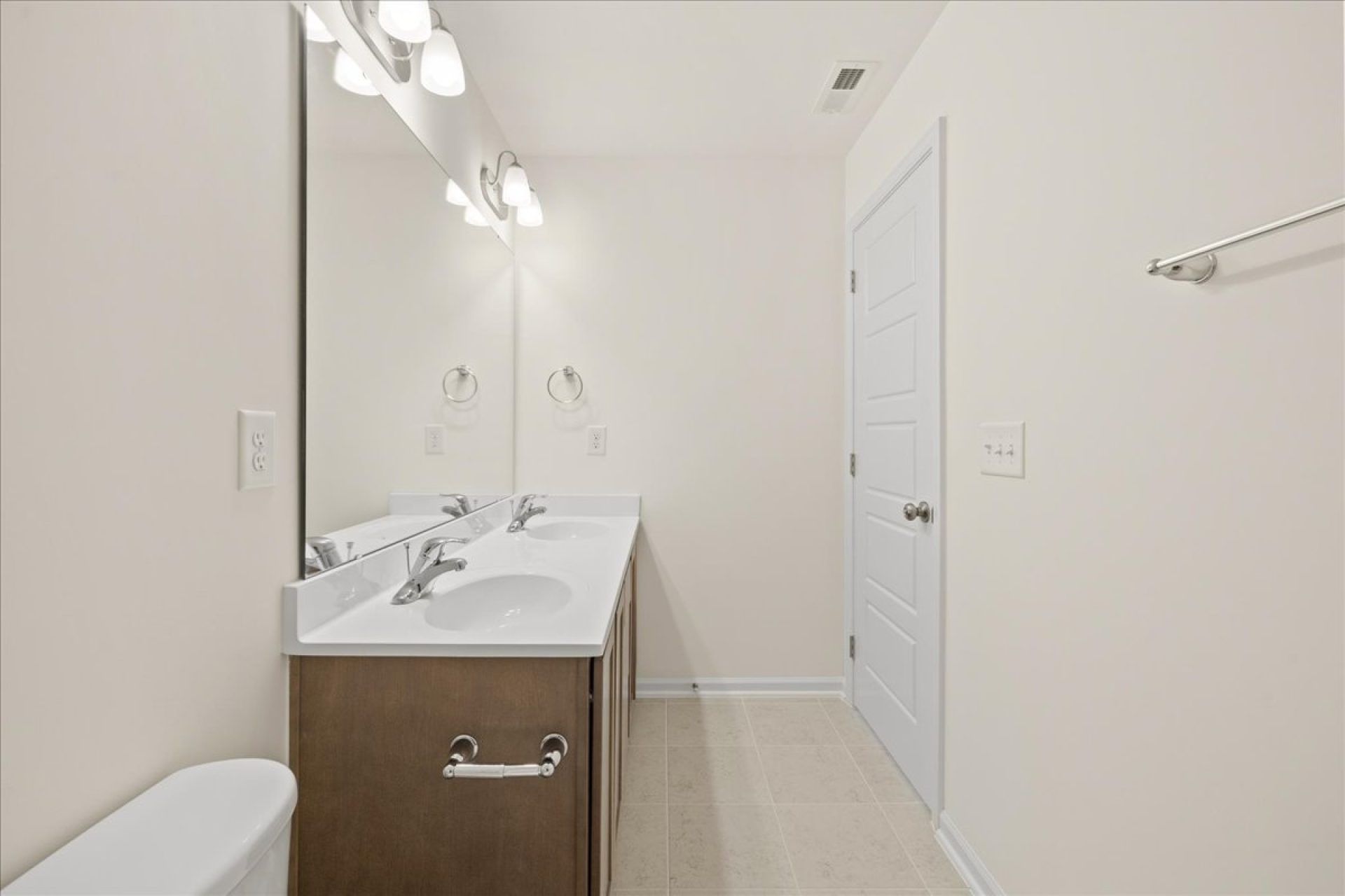 45-HHHunt Homes-Interior Layout-Lot 22-Whitfield-Full Bath 2