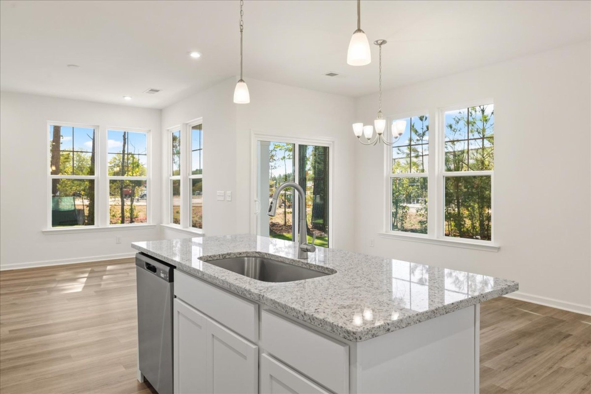 05-HHHunt Homes-Lot 18-Whitfield Kitchen Island Dining View