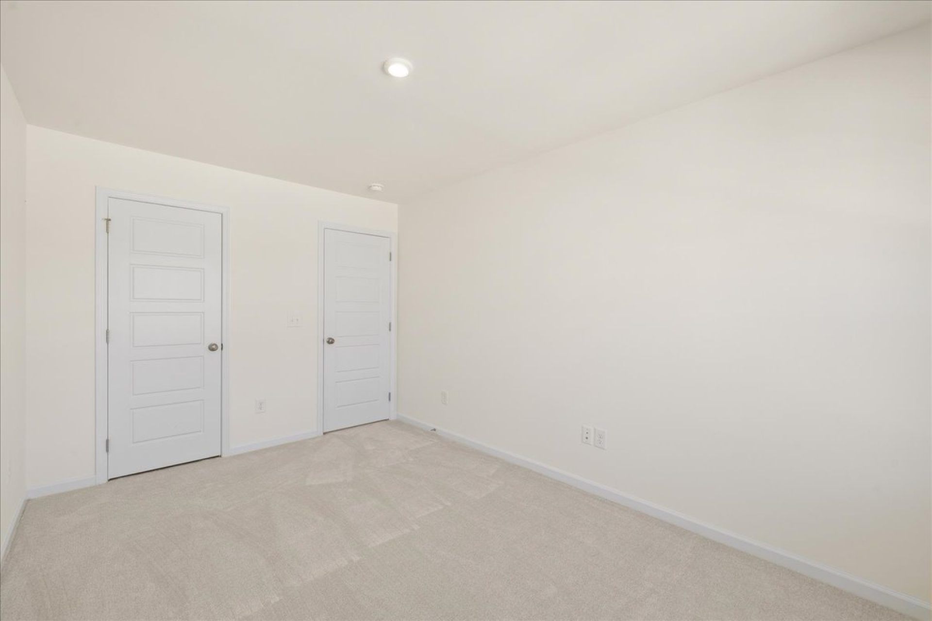 47-HHHunt Homes-Interior Layout-Lot 22-Bedroom 2 closet view-whitfield