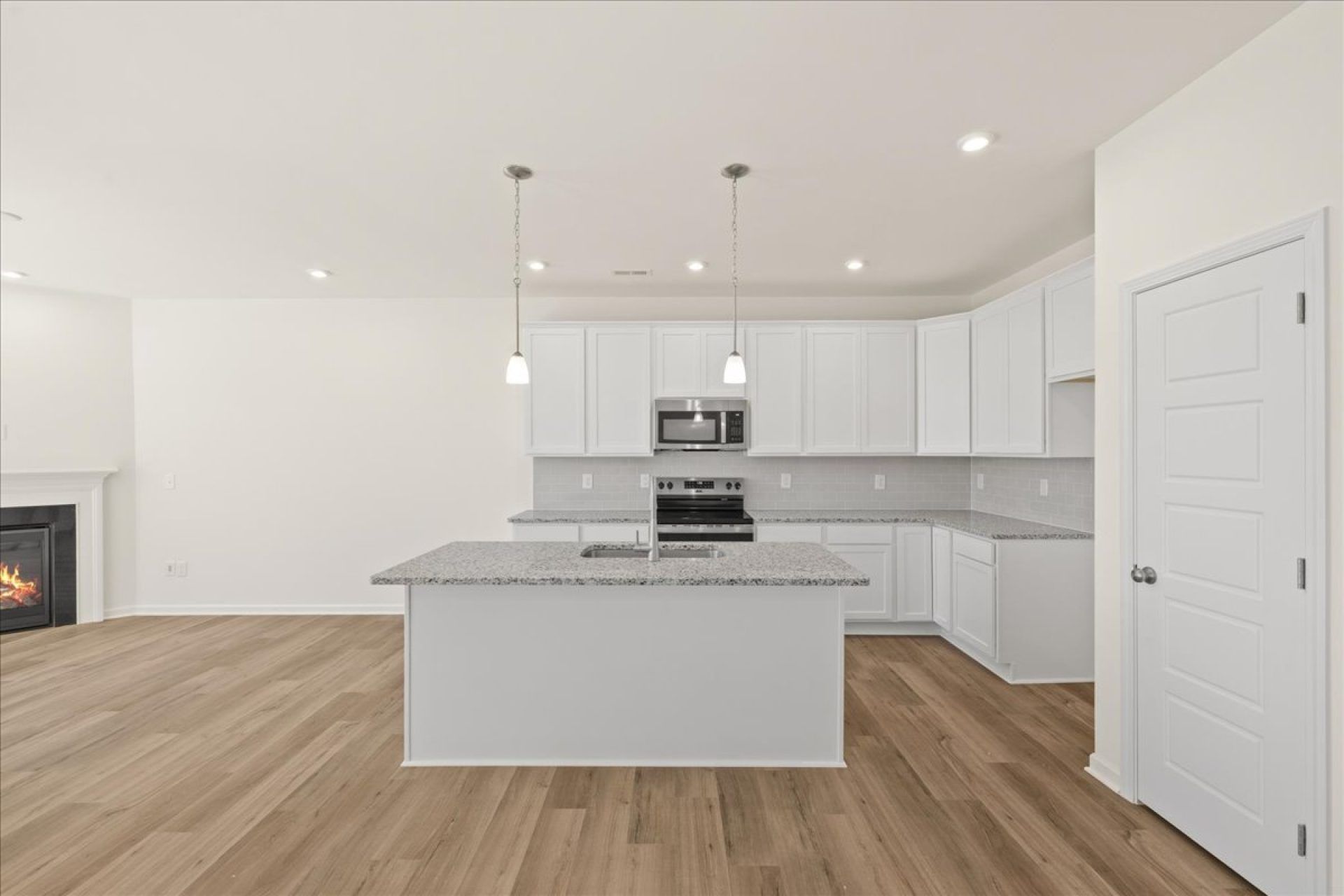 18-HHHunt Homes-Lot 21- Whitfield-White Cabients Gray Backsplash-Kitchen