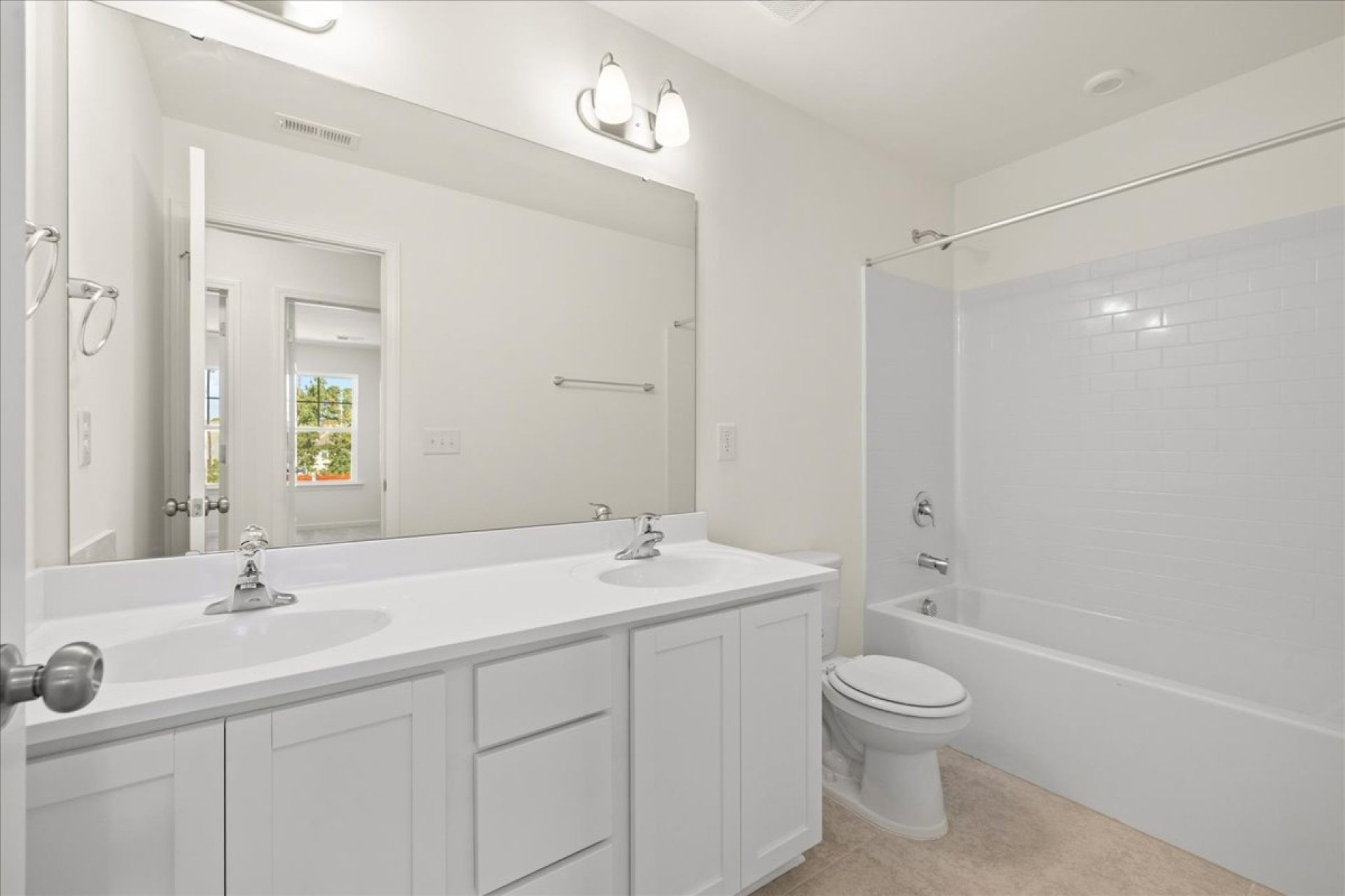 21-HHHunt Homes-Lot 21-Full Bath White Cabinets-Whitfield