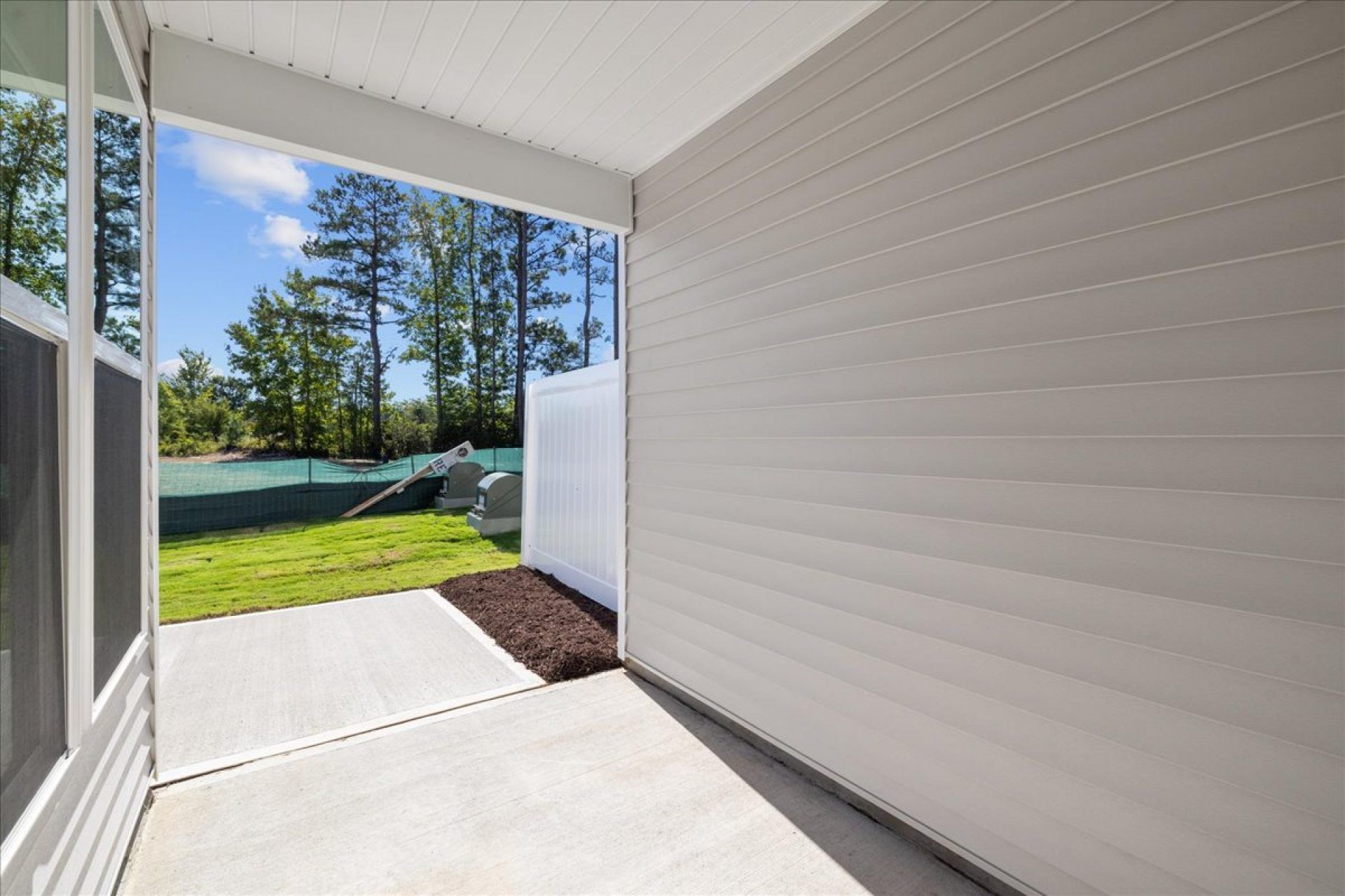 50-HHHunt Homes-Interior Layout-Lot 22-covered patio-Whitfield