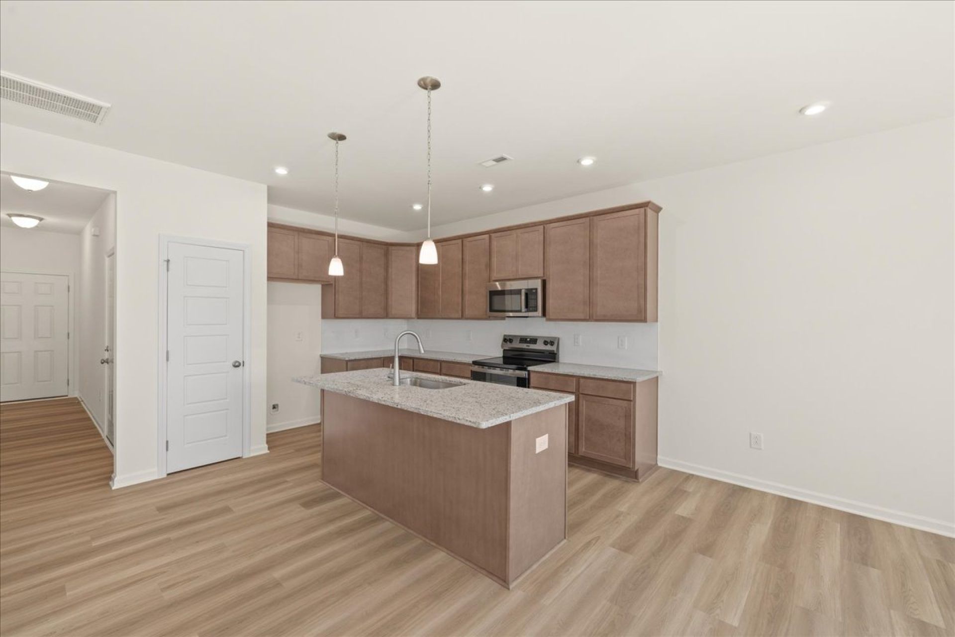 29-HHHunt Homes-Interior Layout-Lot 22-Whitfield-Kitchen Side View