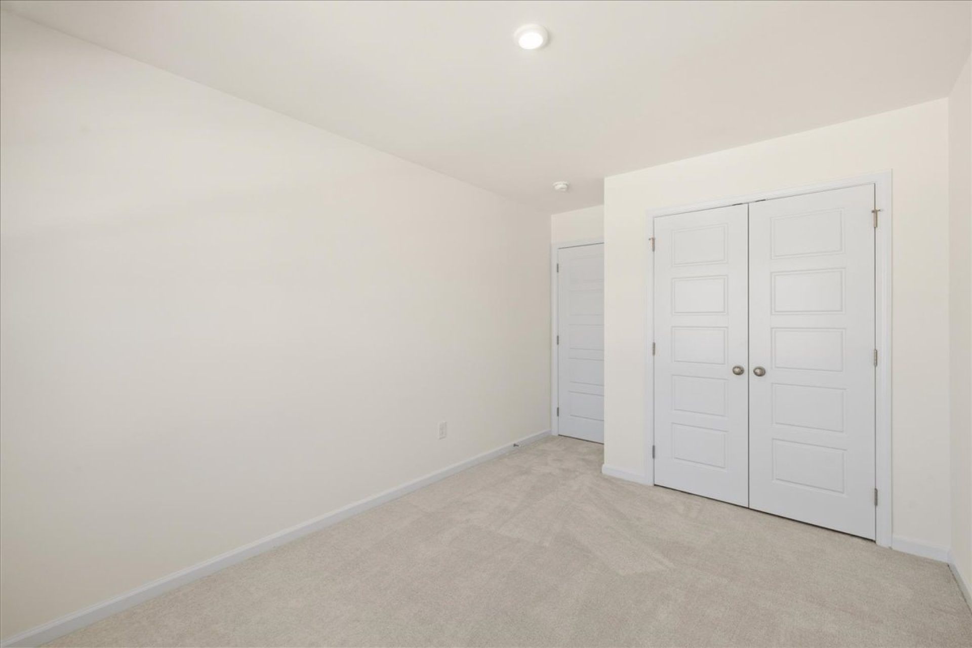 49-HHHunt Homes-Interior Layout-Lot 22-Bedroom 3 closet view-whitfield