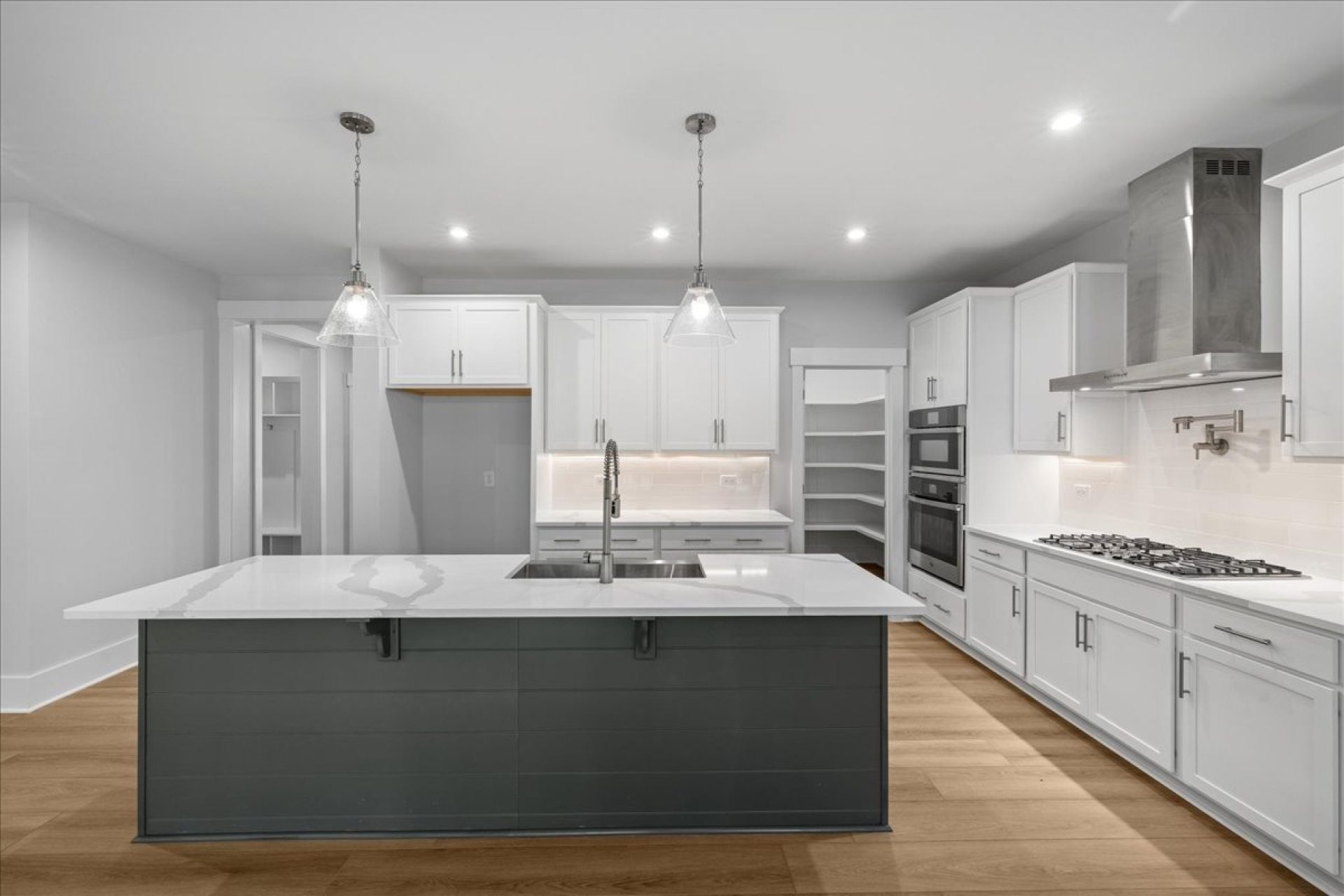22-370 Glade Dr