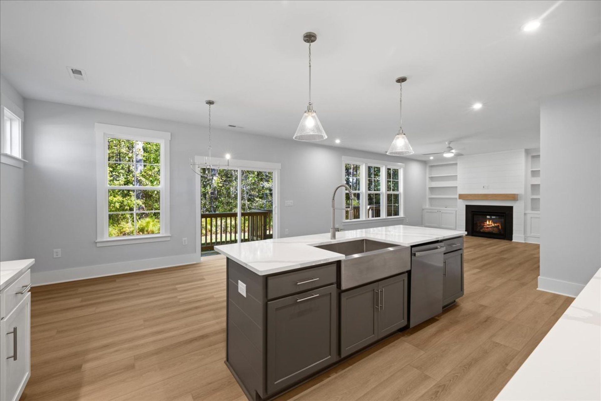 27-370 Glade Dr