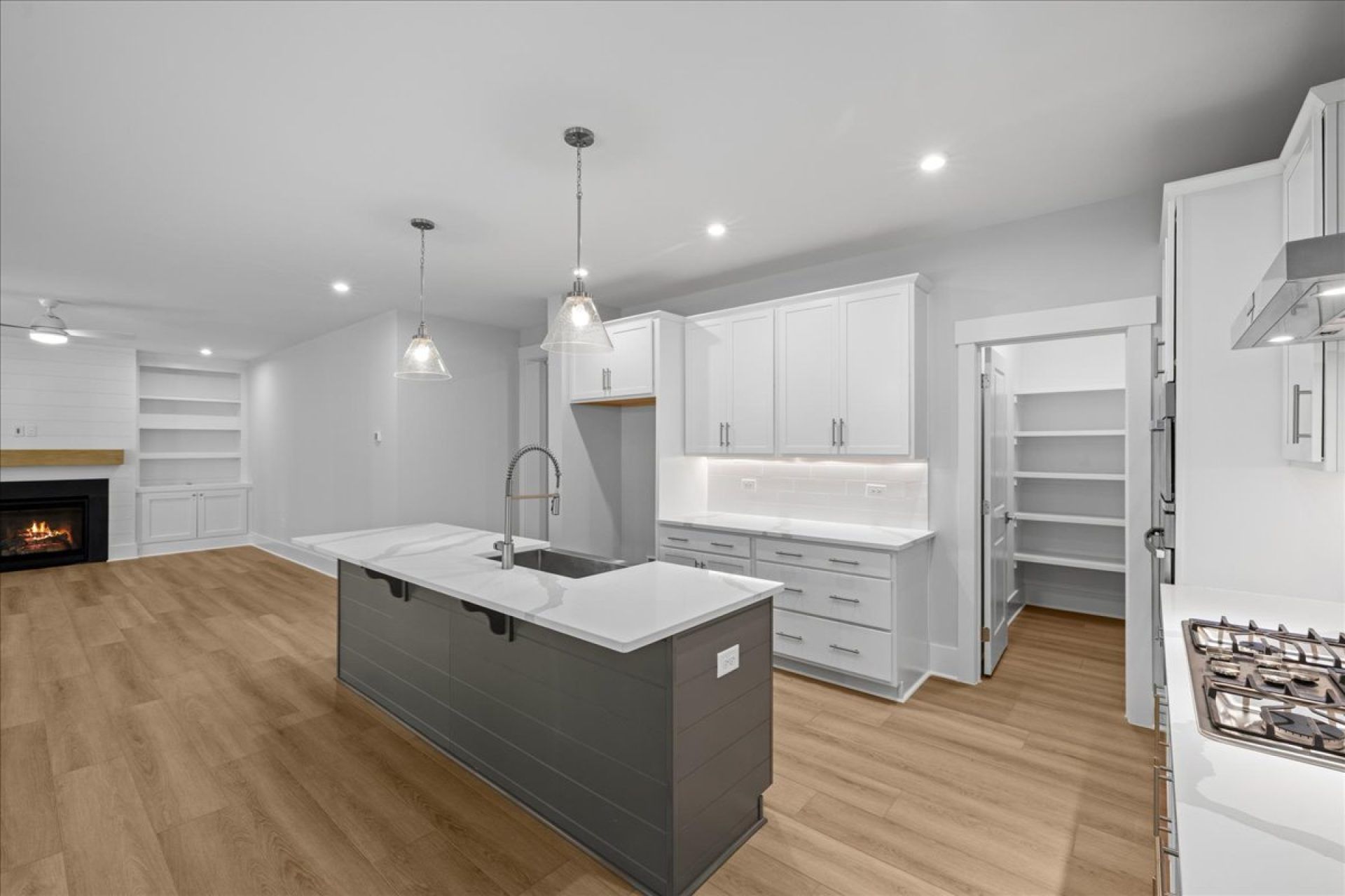 24-370 Glade Dr