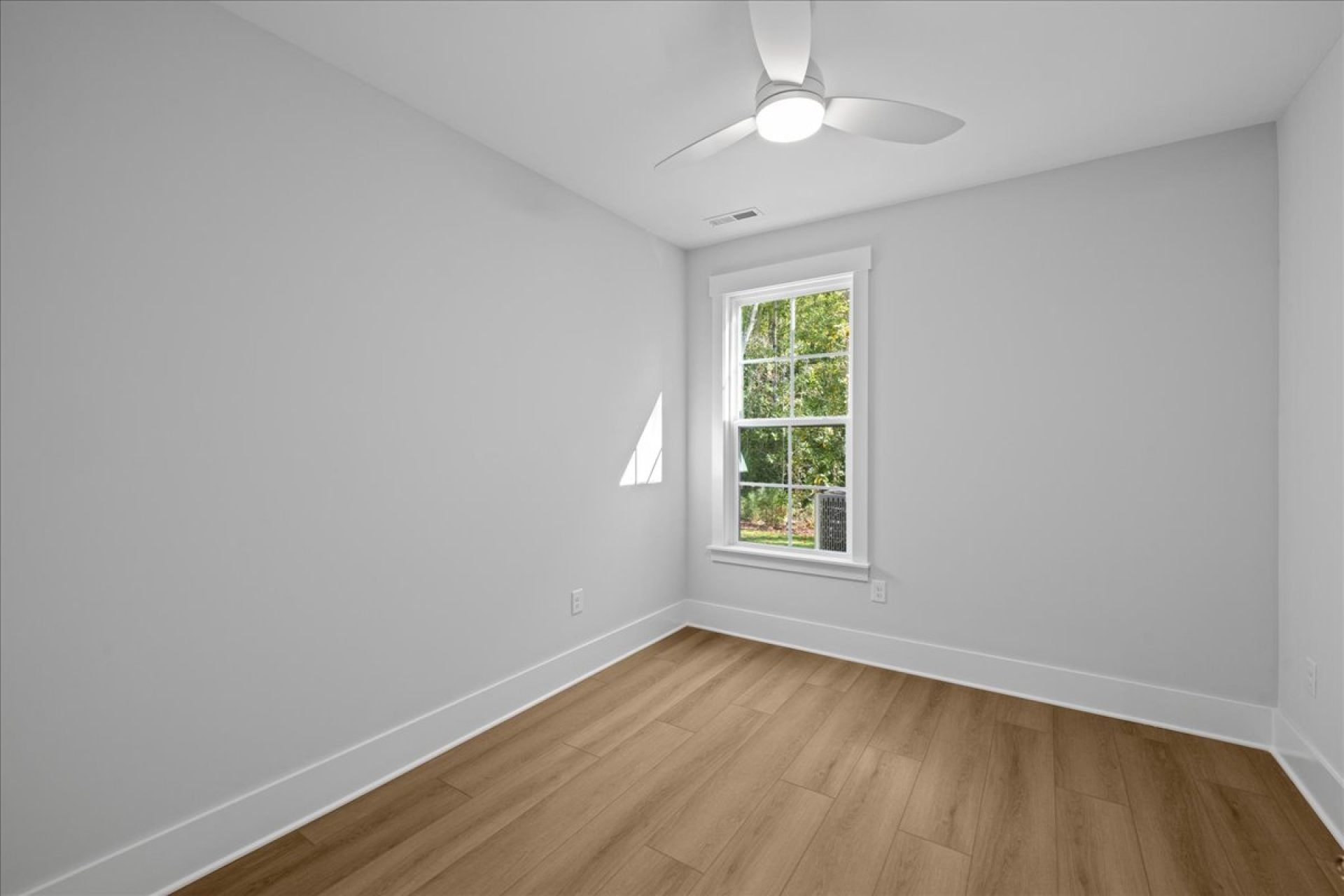 16-370 Glade Dr