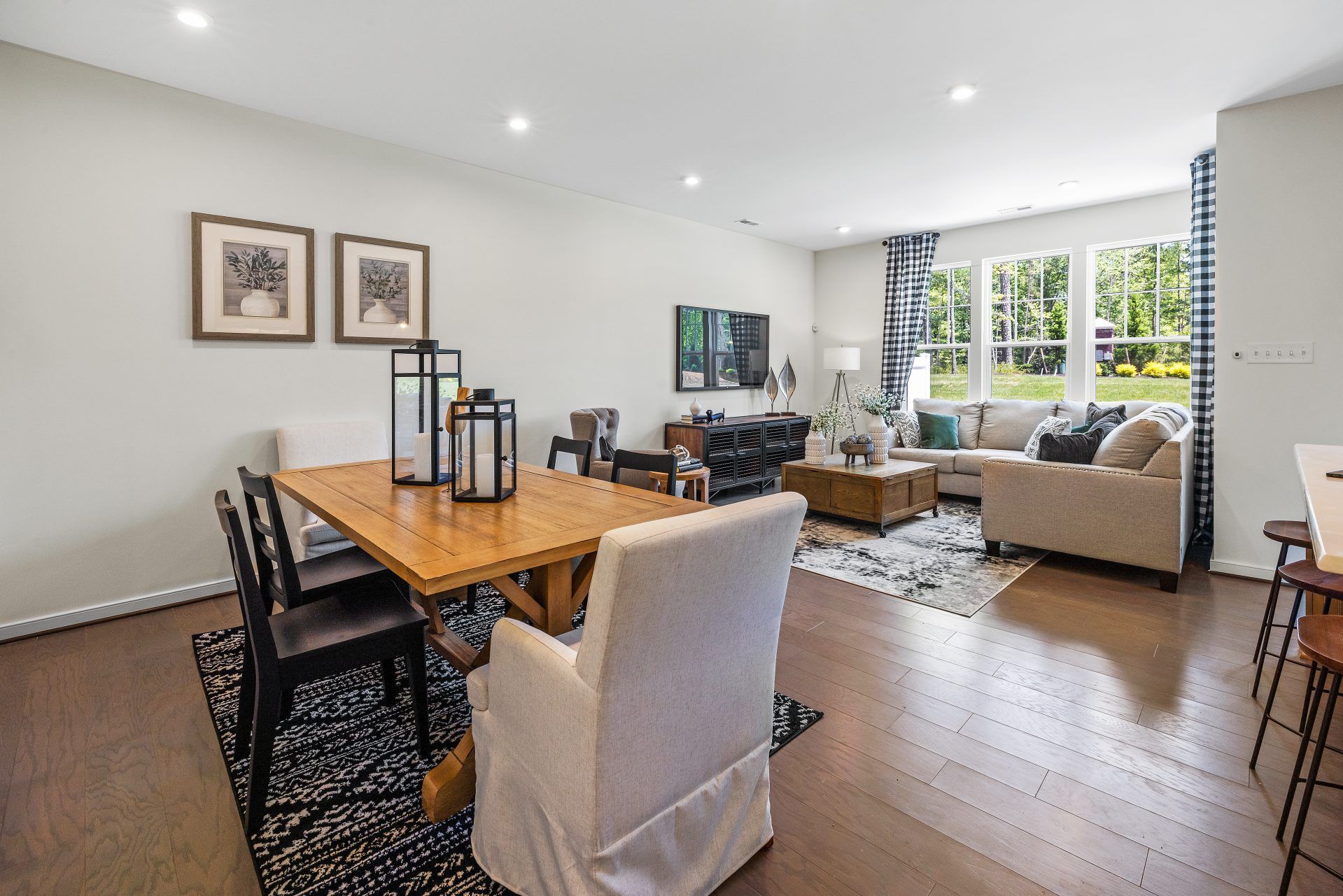 Dining Area_Family Room