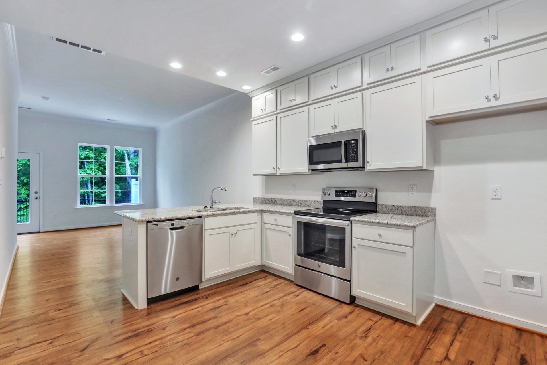 05-Dining Room_Kitchen