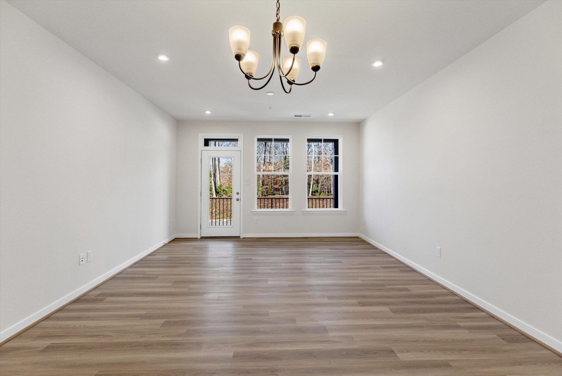 11_Kent_Dining Area_Family Room
