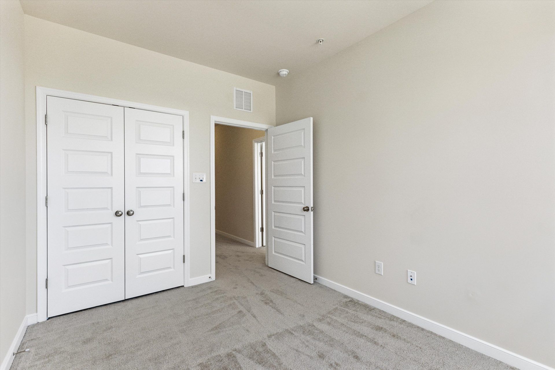 19_Kent_Bedroom 2