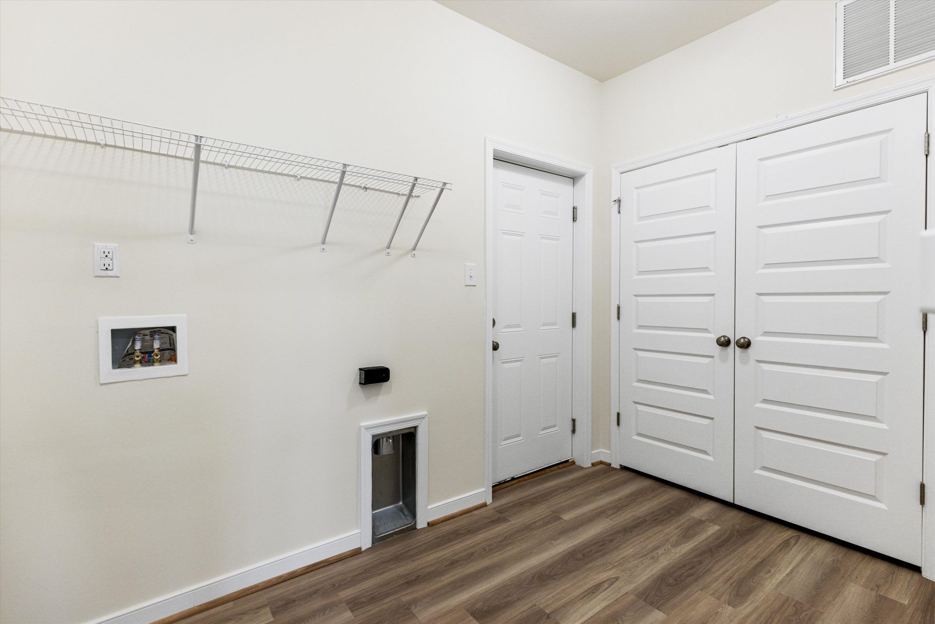 23_Kent_Laundry Room