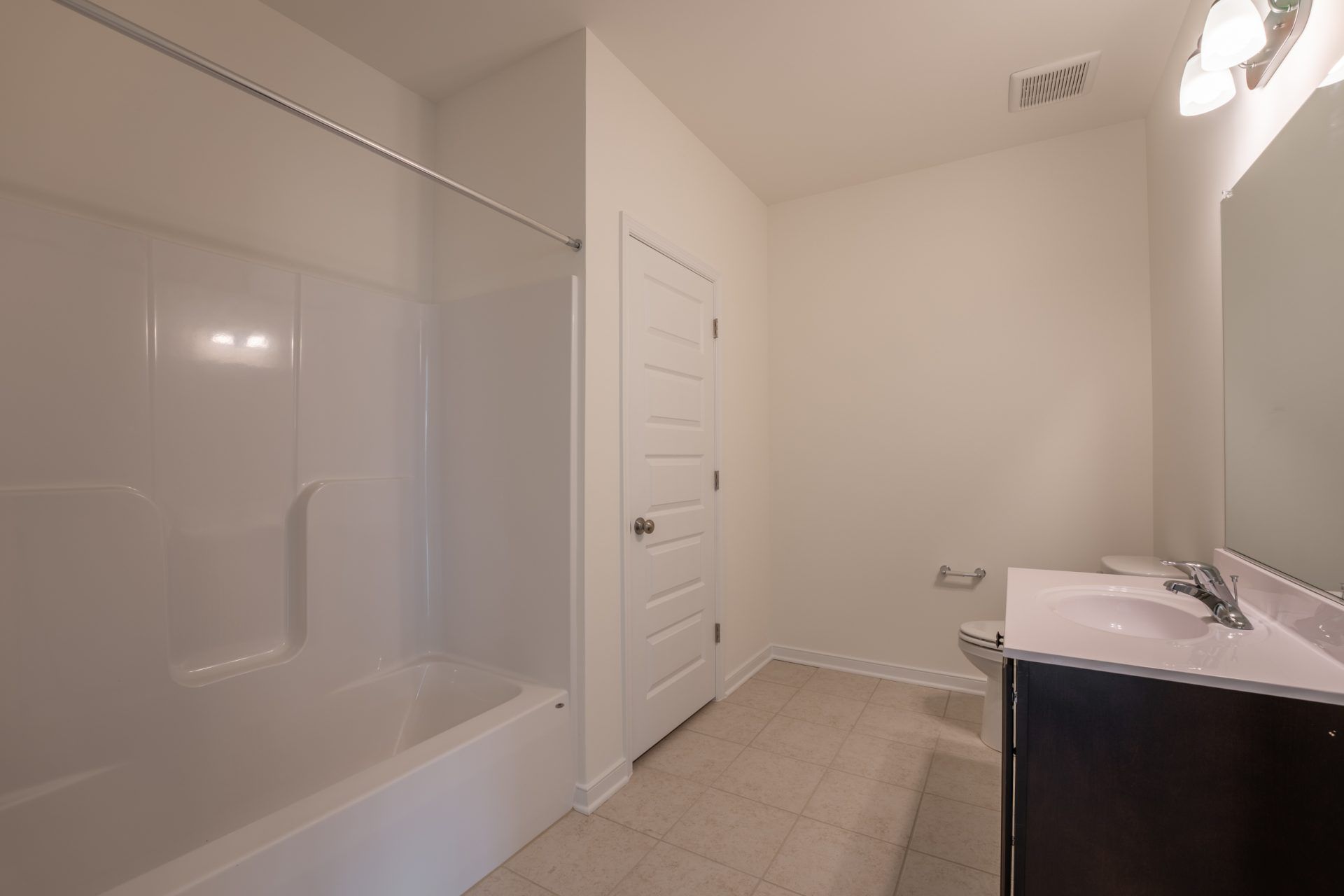 021_Bristol 2_Hall Bath