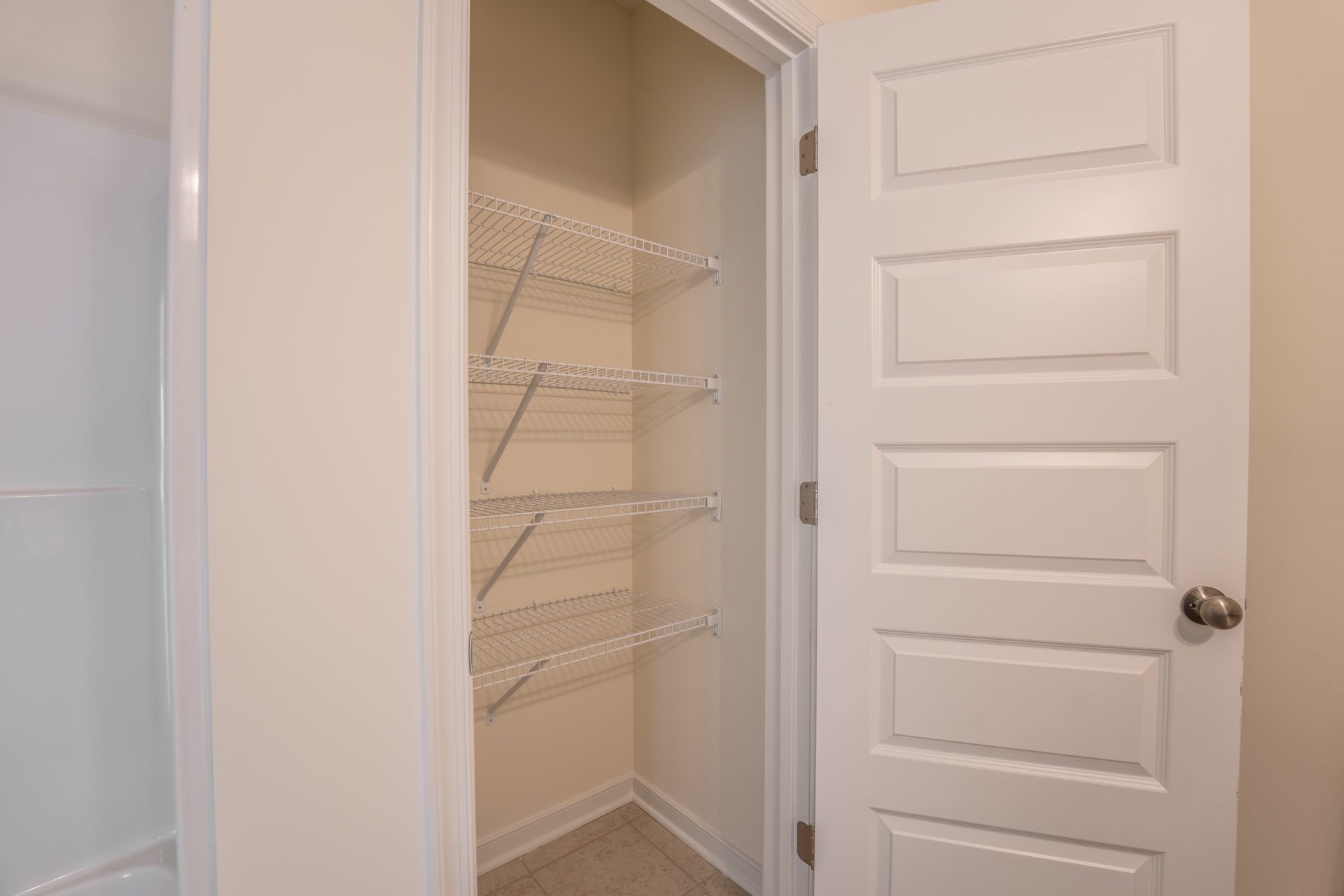 022_Bristol 2_Hall Bath