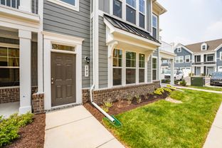 Bristol 2 - The Pointe at Twin Hickory: Glen Allen, Virginia - HHHunt Homes
